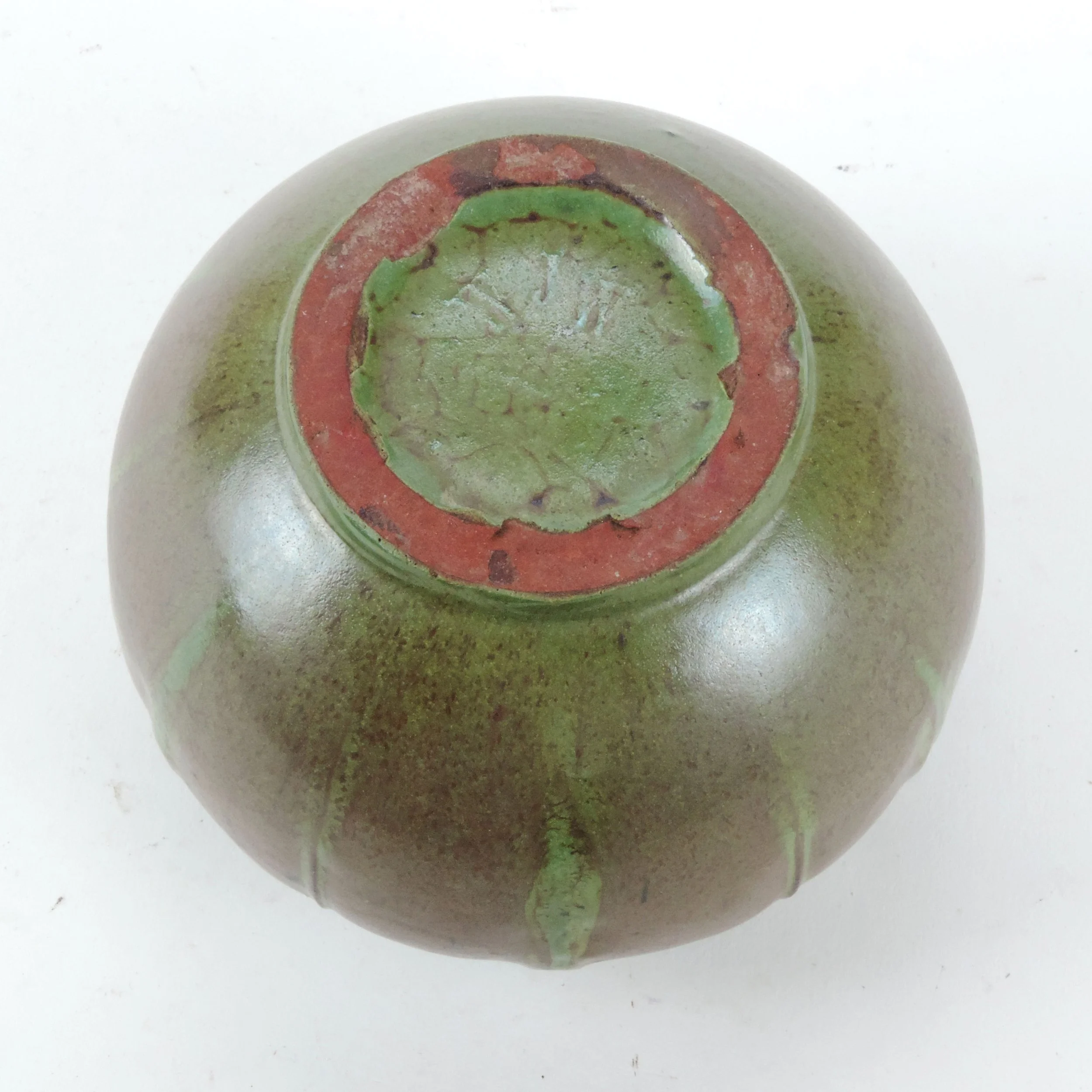WJW-4-78dia-x-3-58in-green-brown-6-leaf-vase-E.jpg