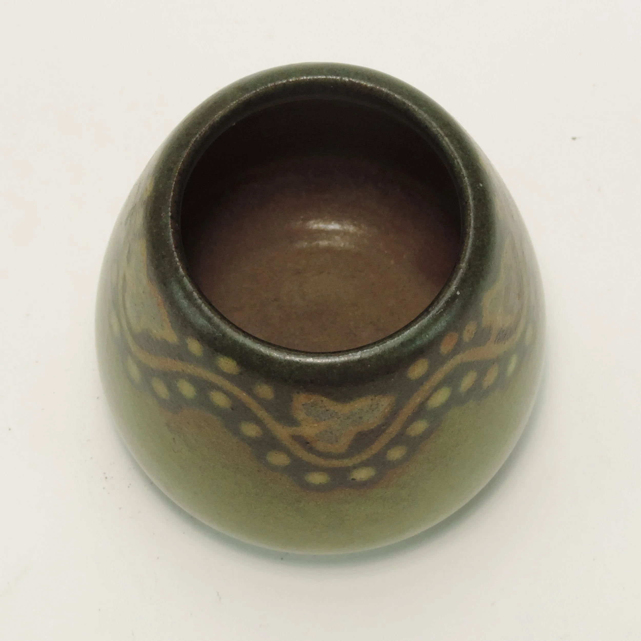 Marblehead-Pottery-3-38in-trefoil-dot-olive-green-vase-D.jpg