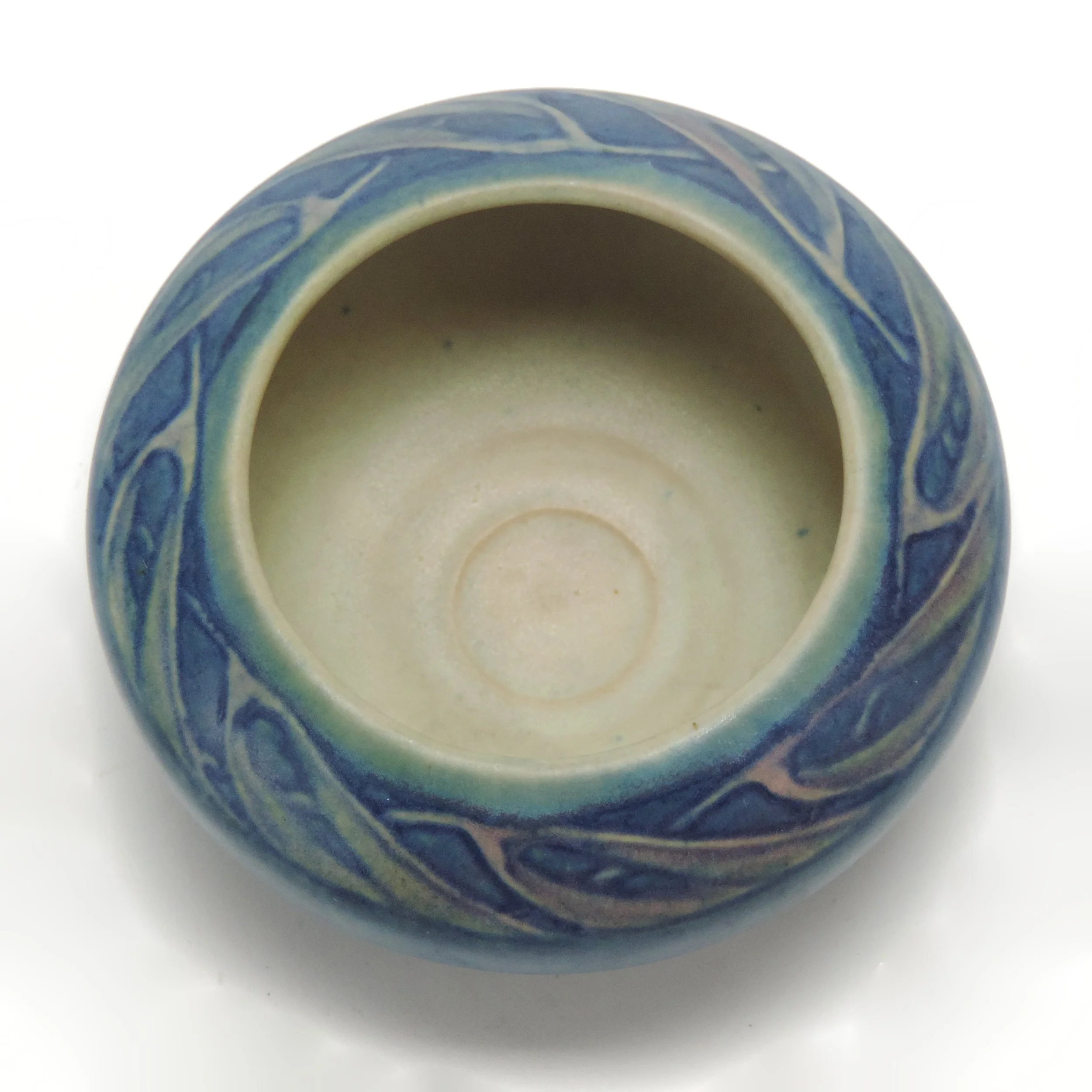 Newcomb-Pottery-SI-4-75dia-1933-swirling-leaf-low-vase-D.jpg