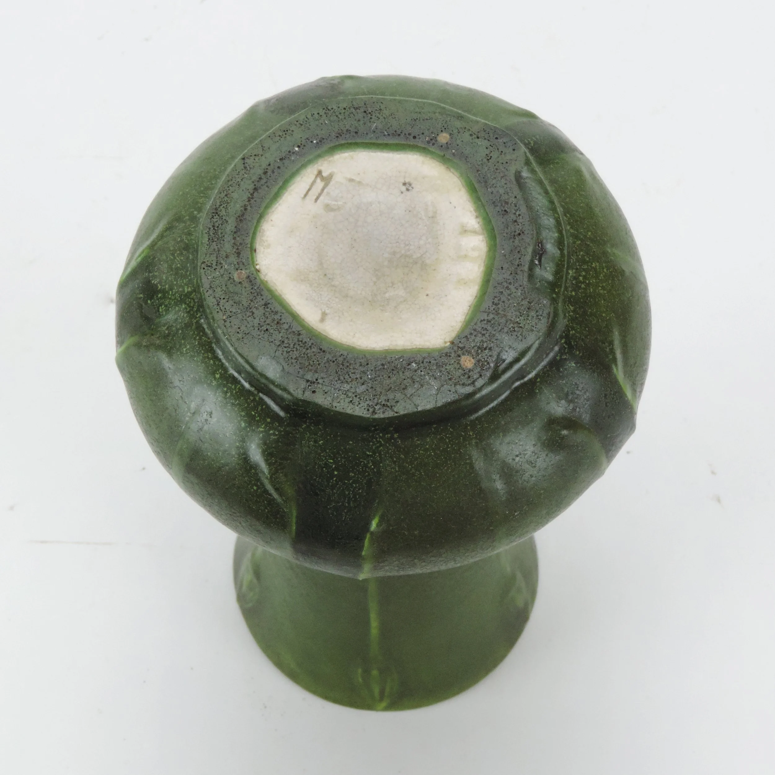 Grueby-6-78in-bulbous-bottom-curled-5-leaf-bud-vase-E.jpg