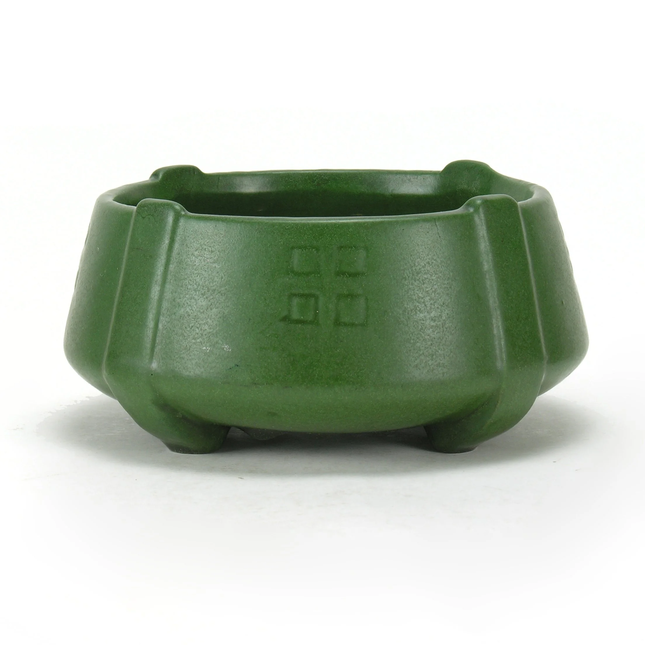 Weller-Bedford-Matte-7-75dia-four-buttress-window-pane-bowl-A.jpg