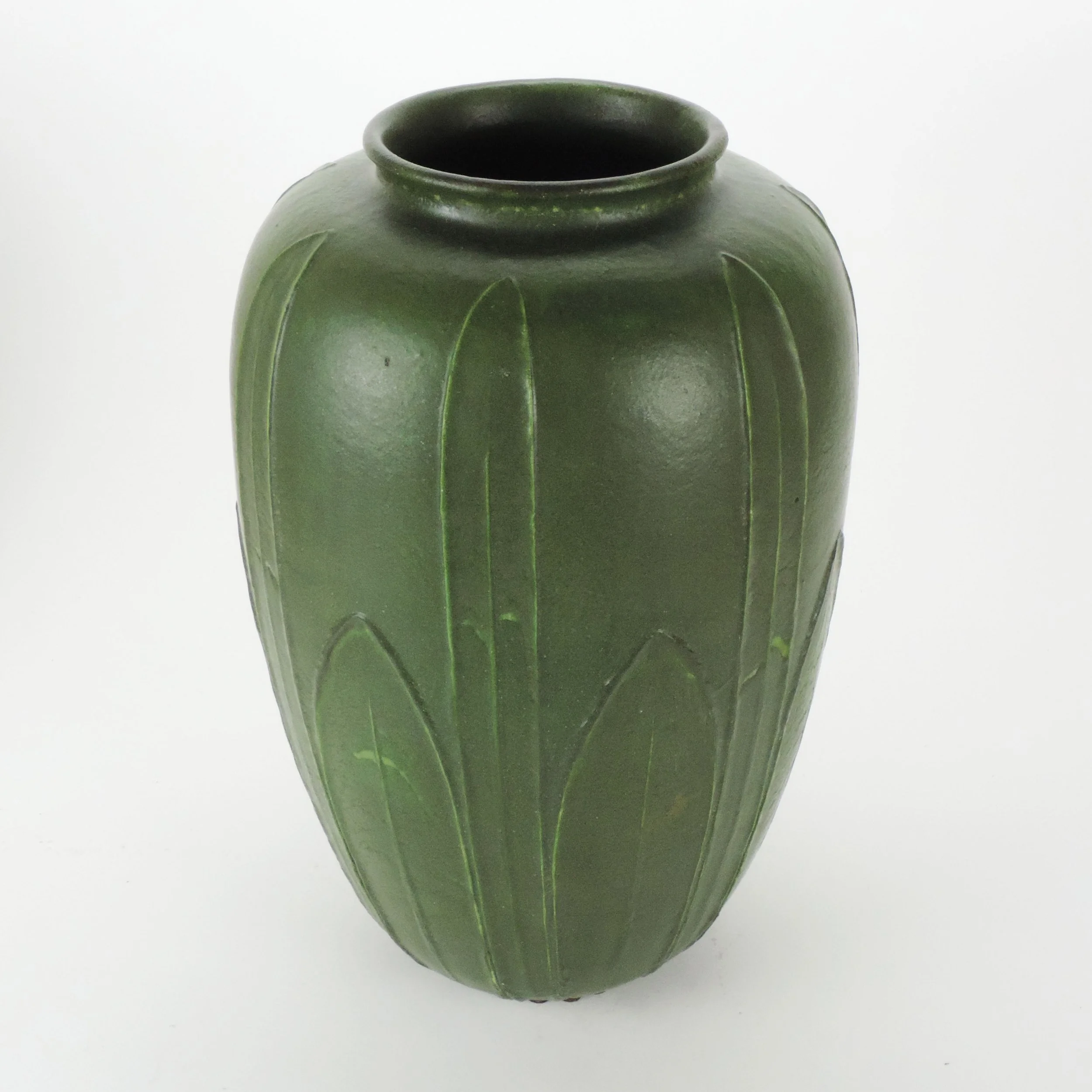 Grueby-Pottery-15-58in-high-low-leaf-bulbous-vase-C.jpg