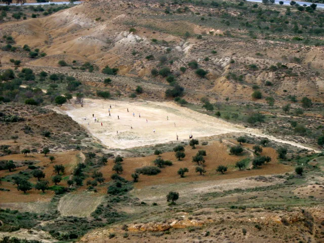 Takrouna_terrain de foot.jpg