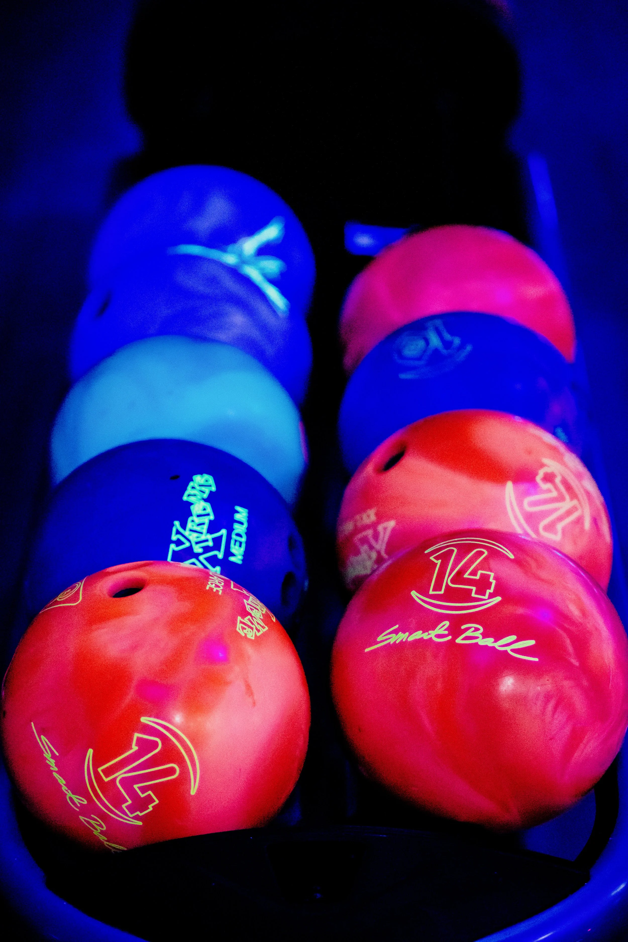 cosmic bowling simi valley, glow bowling