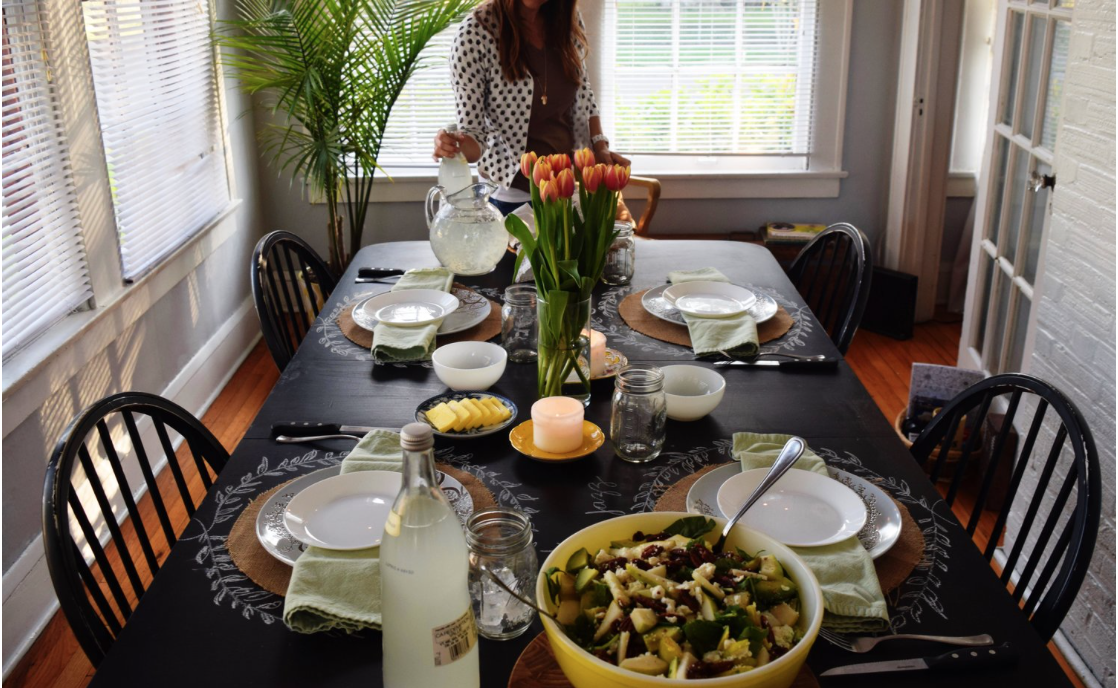 HOSTING A DINNER: PLANNING