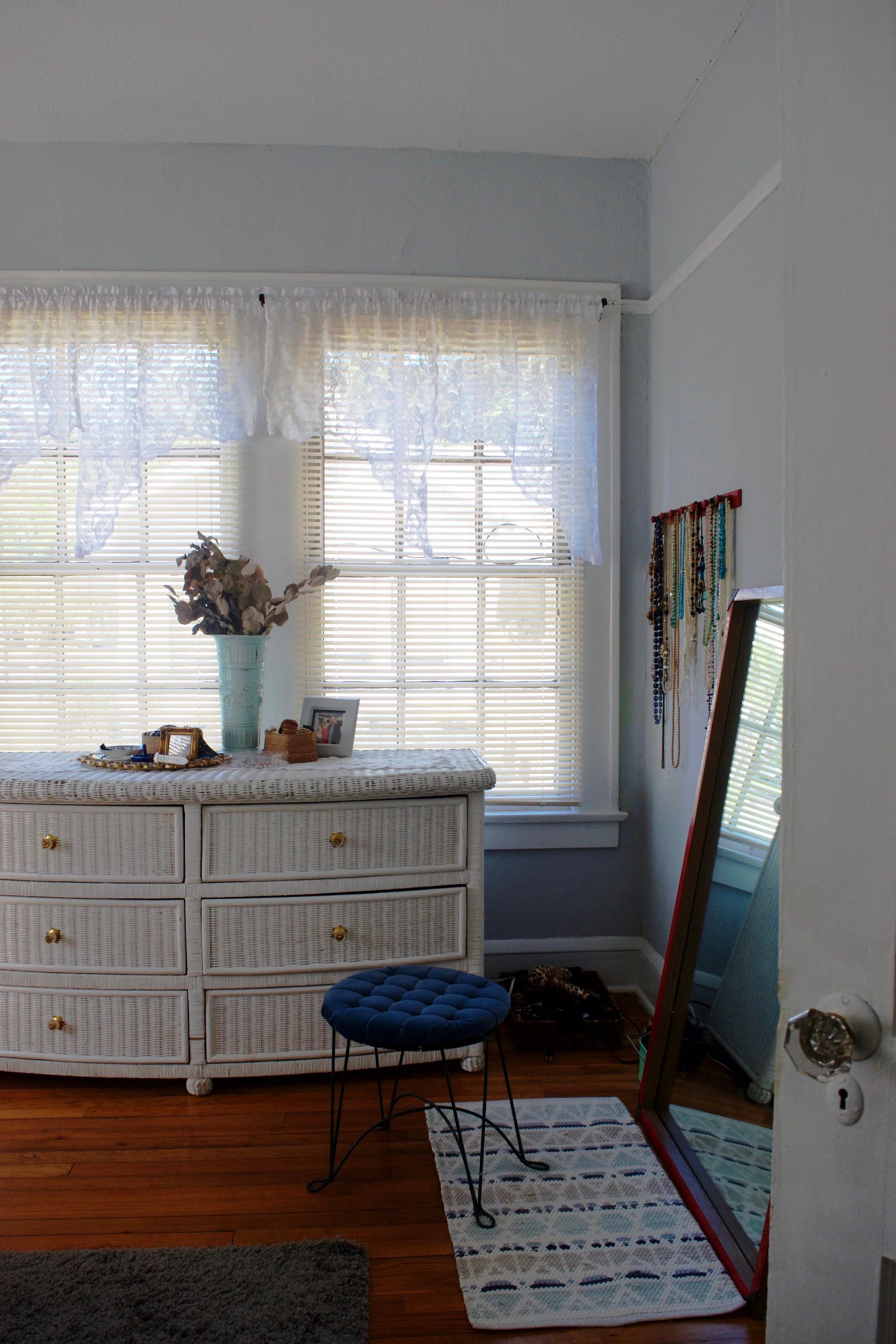 MASTER BEDROOM (via JacinthaPayne.com)