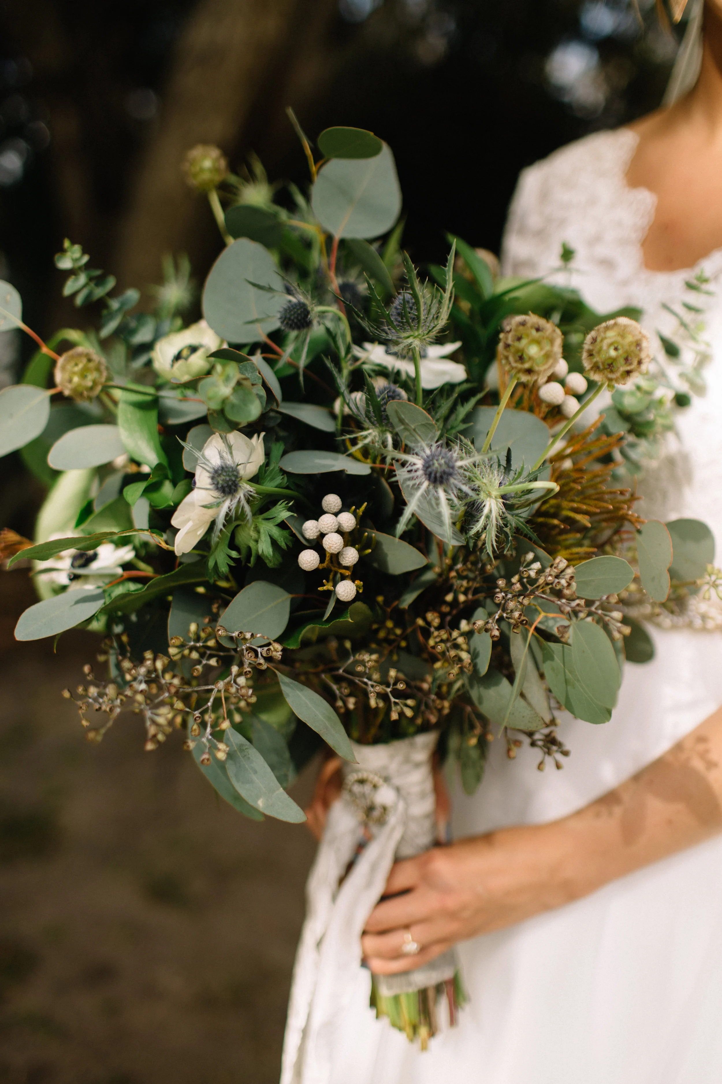 CREATING A WEDDING BOUQUET (via: JacinthaPayne.com)