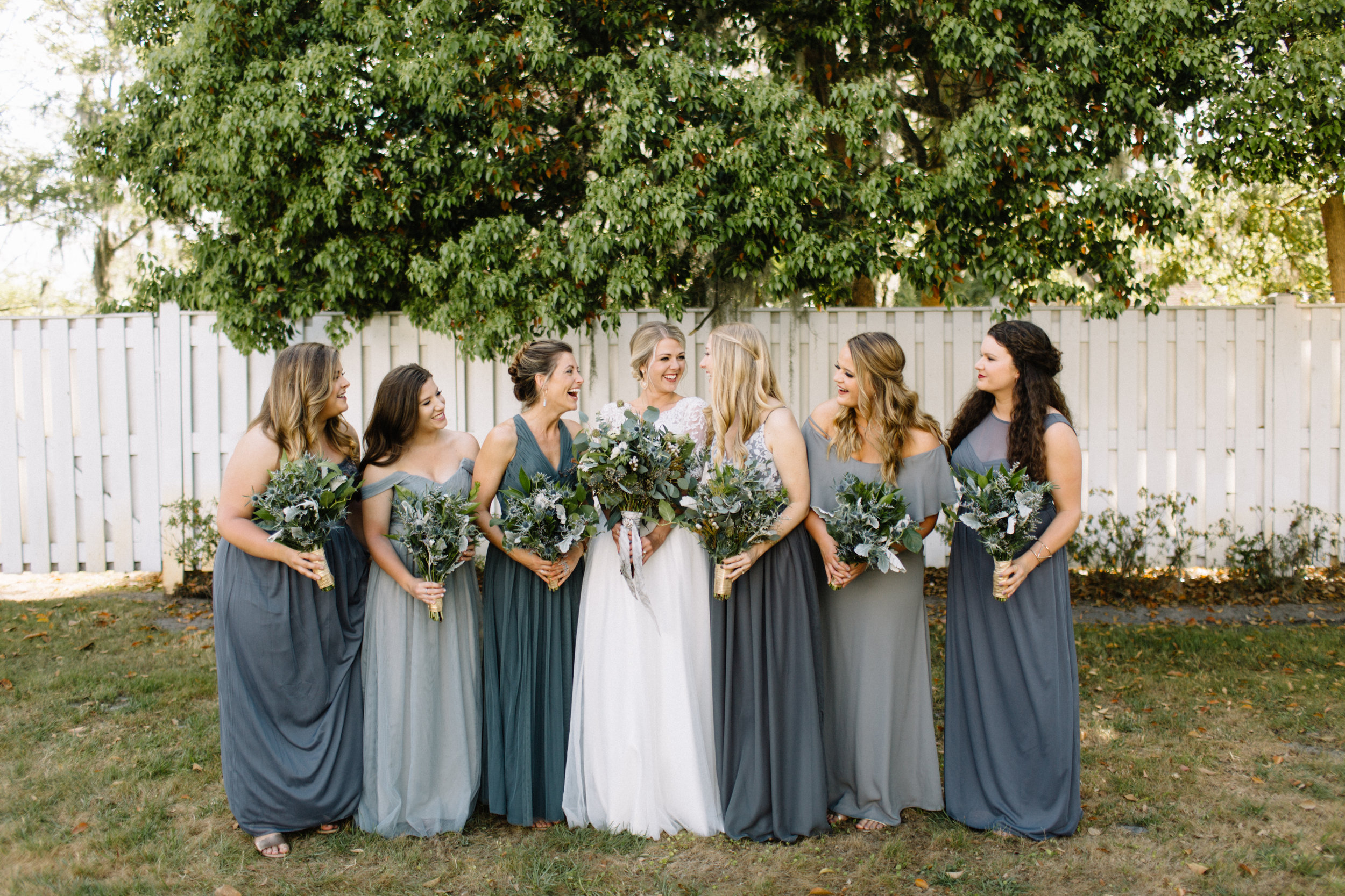 CREATING A WEDDING BOUQUET (via: JacinthaPayne.com)