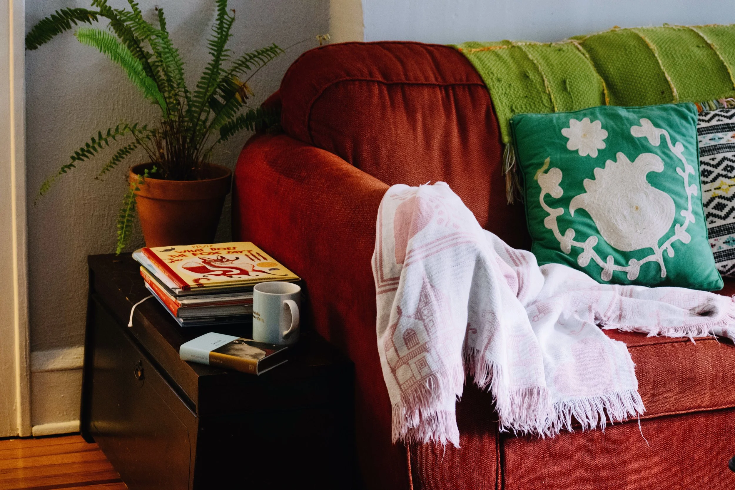 LIVING ROOM (BEFORE & AFTER) (Via: JacinthaPayne.com)