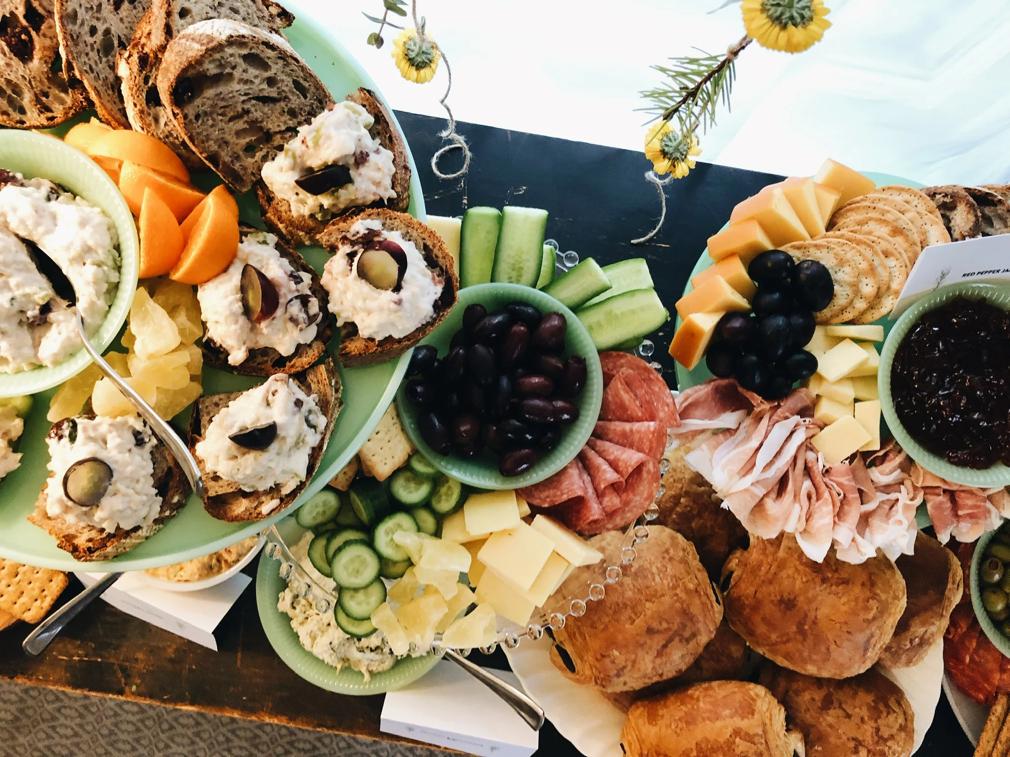 AN INTIMATE BABY SHOWER (VIA JacinthaPayne.com)