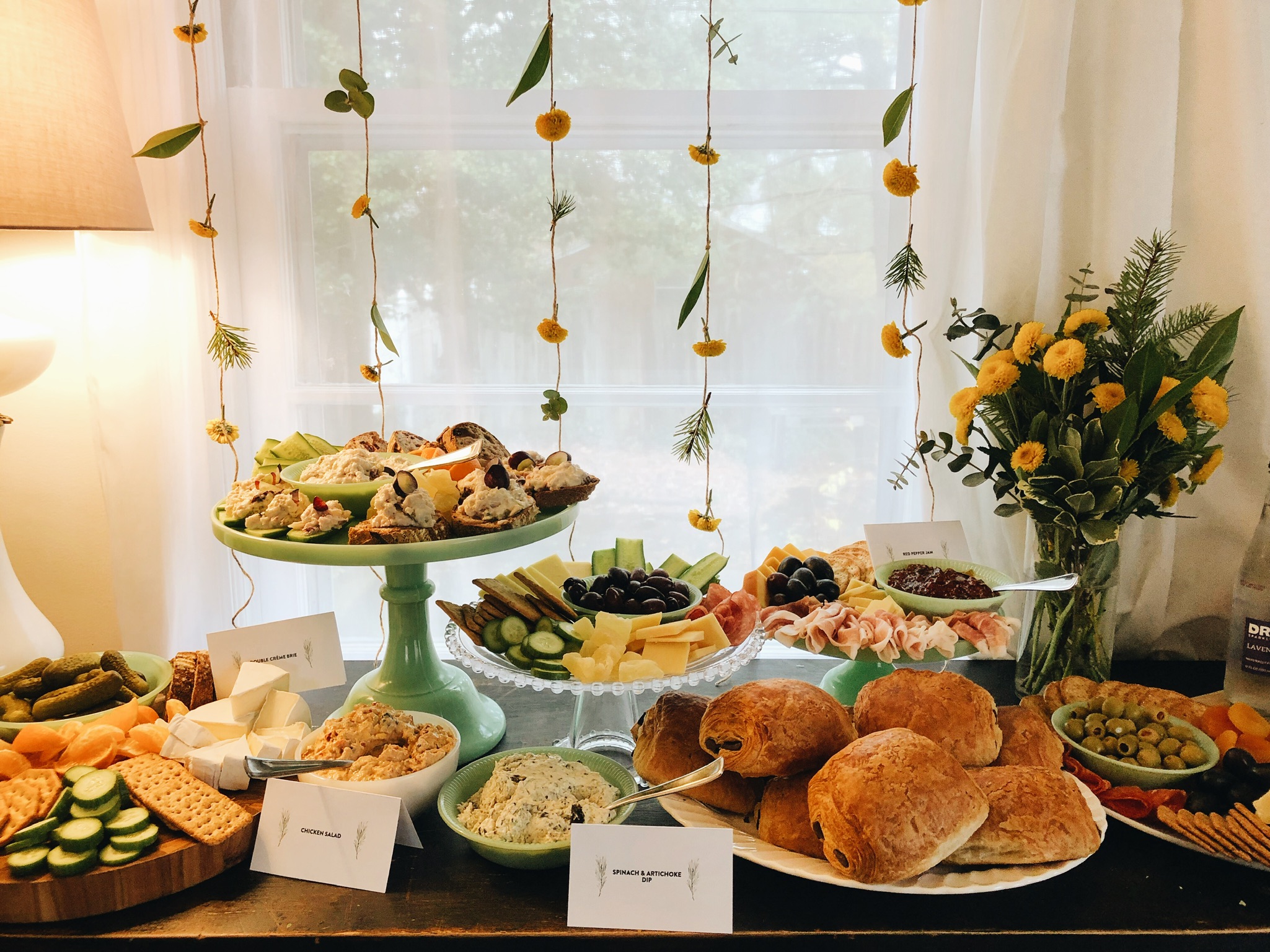 AN INTIMATE BABY SHOWER (VIA JacinthaPayne.com)
