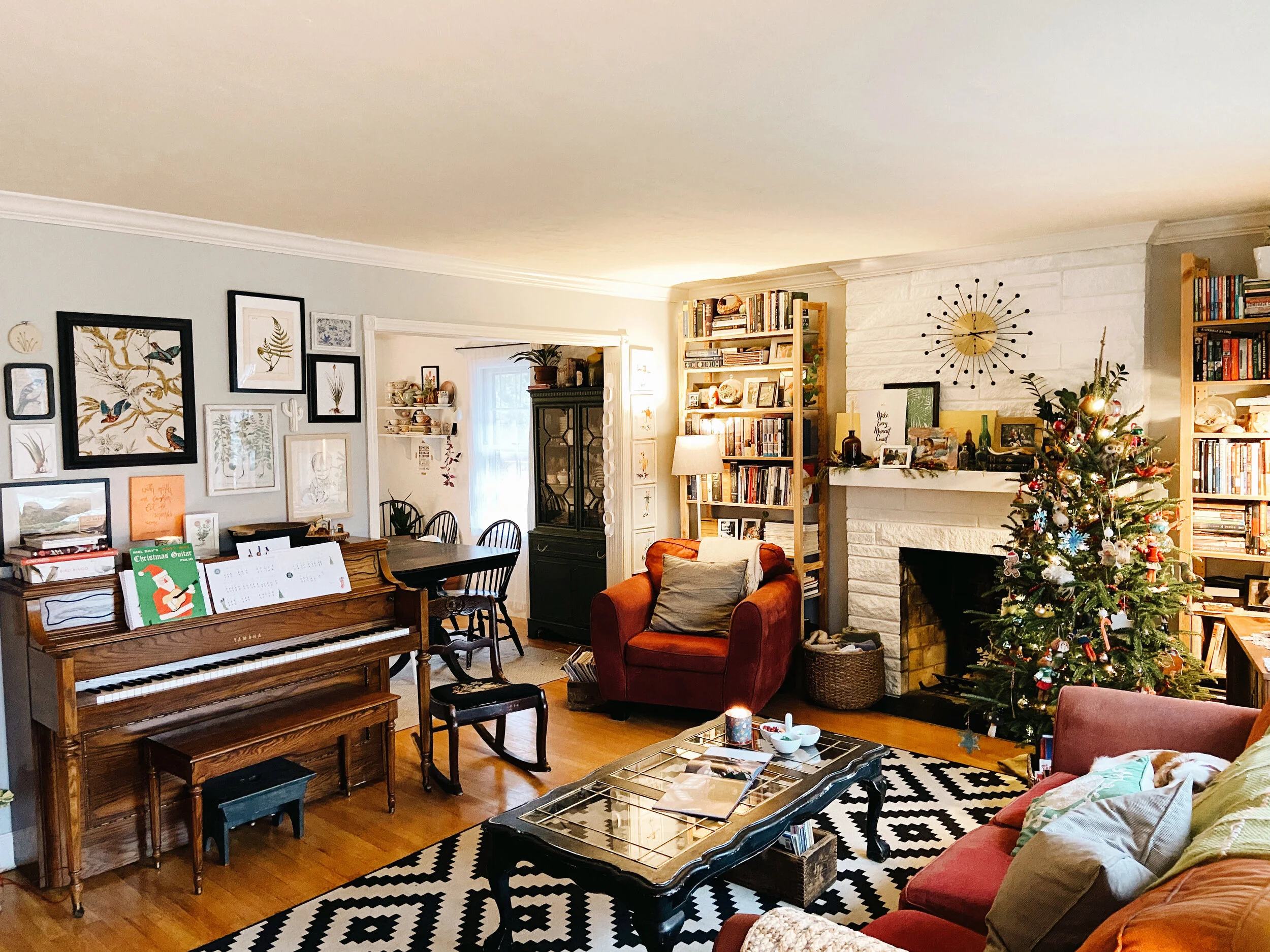 HOLIDAY LIVING ROOM TOUR (Via JacinthaPayne.com)