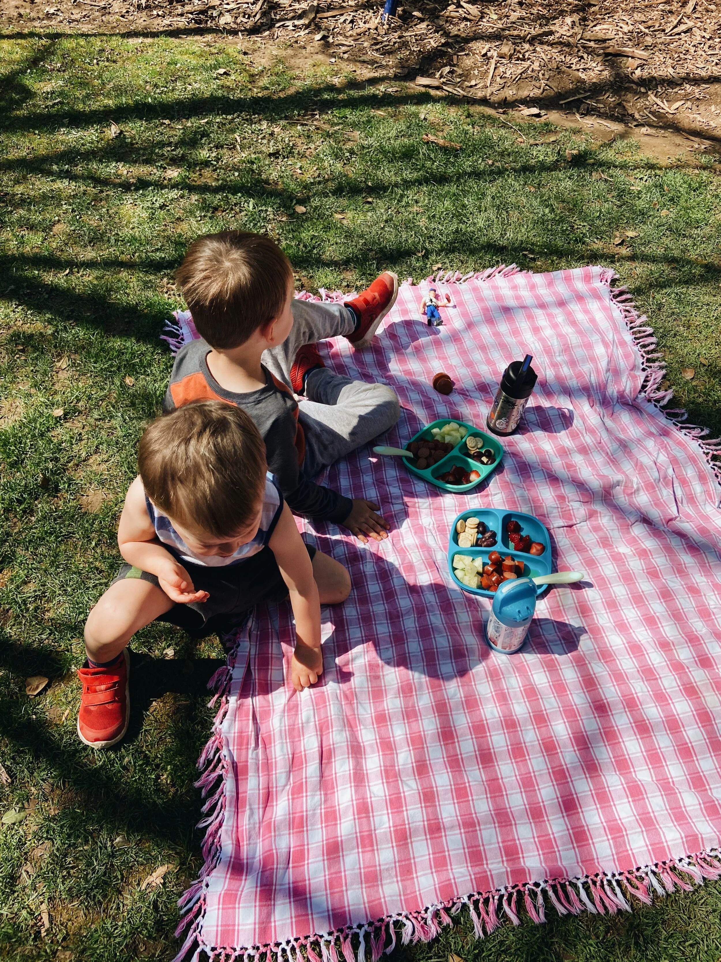 5 CREATIVE THINGS YOU CAN DO OUTSIDE WITH YOUR KIDS