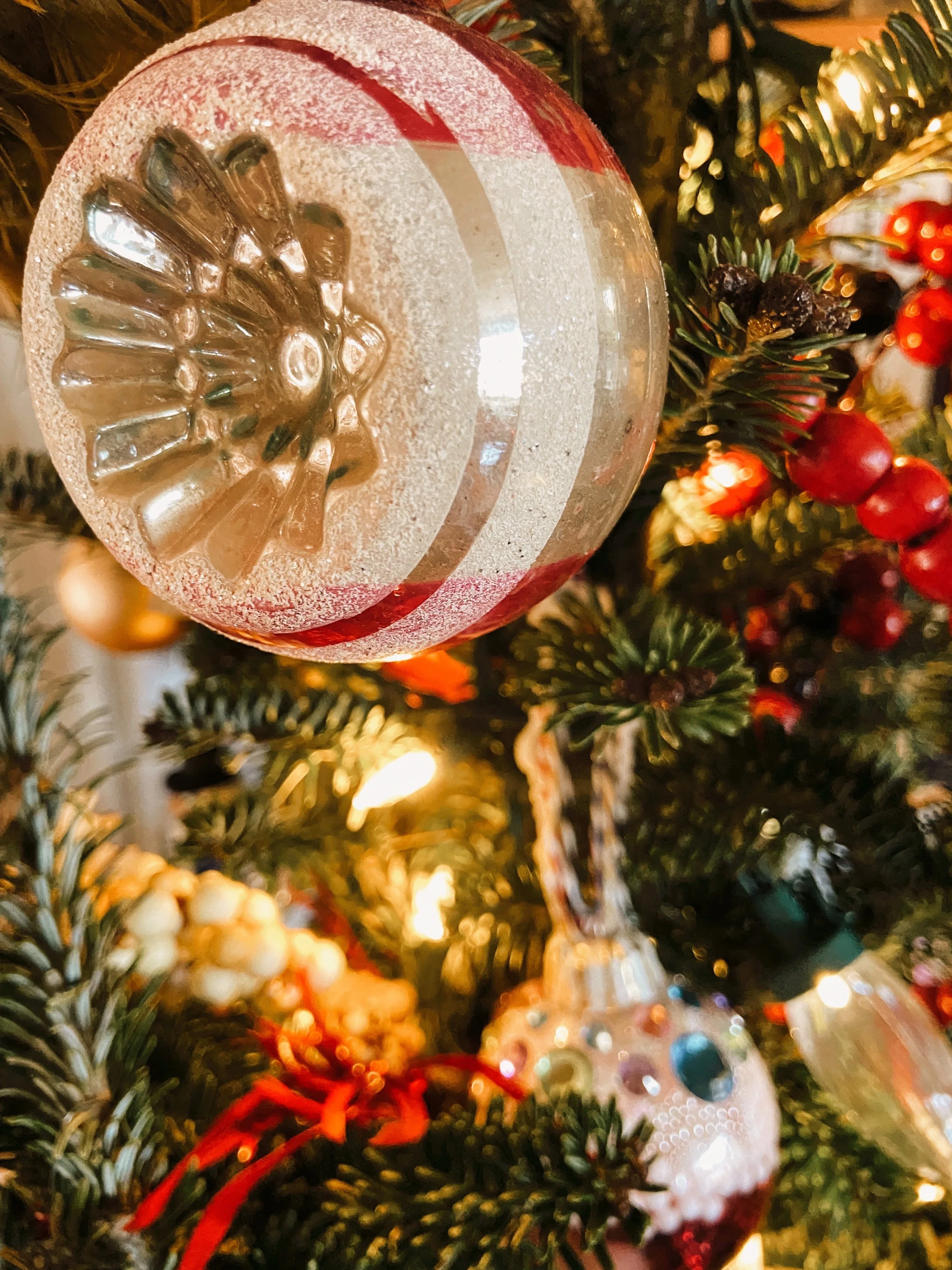 A LIGHT CHRISTMAS - A PLAYLIST FOR THE HOLIDAYS