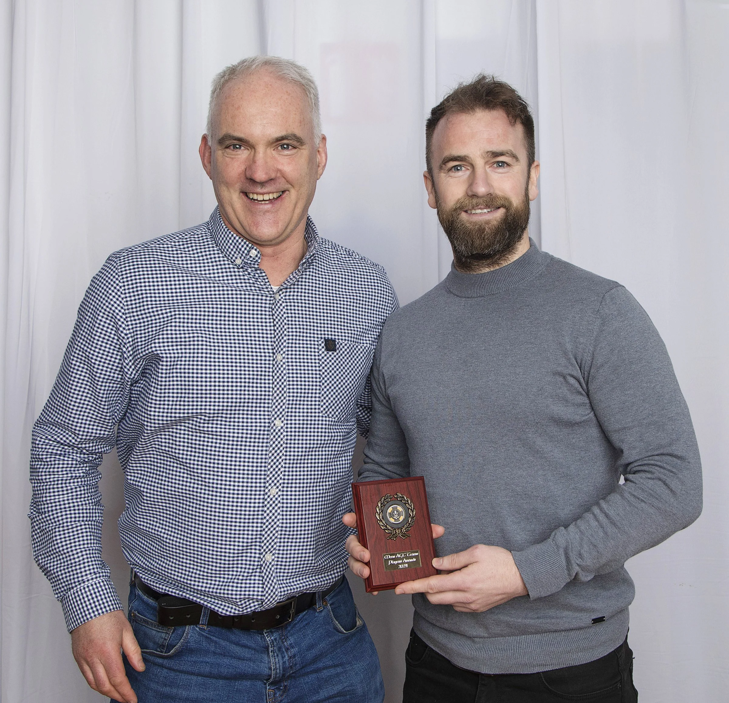 Frank Doyle (right) Commitment to Naomh Mearnóg Award with NM Chairman Damien Kenny