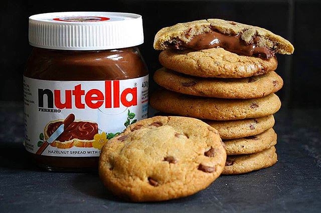 Nutella Stuffed Chocolate Chip Cookies 🍪 #nutella #cookies