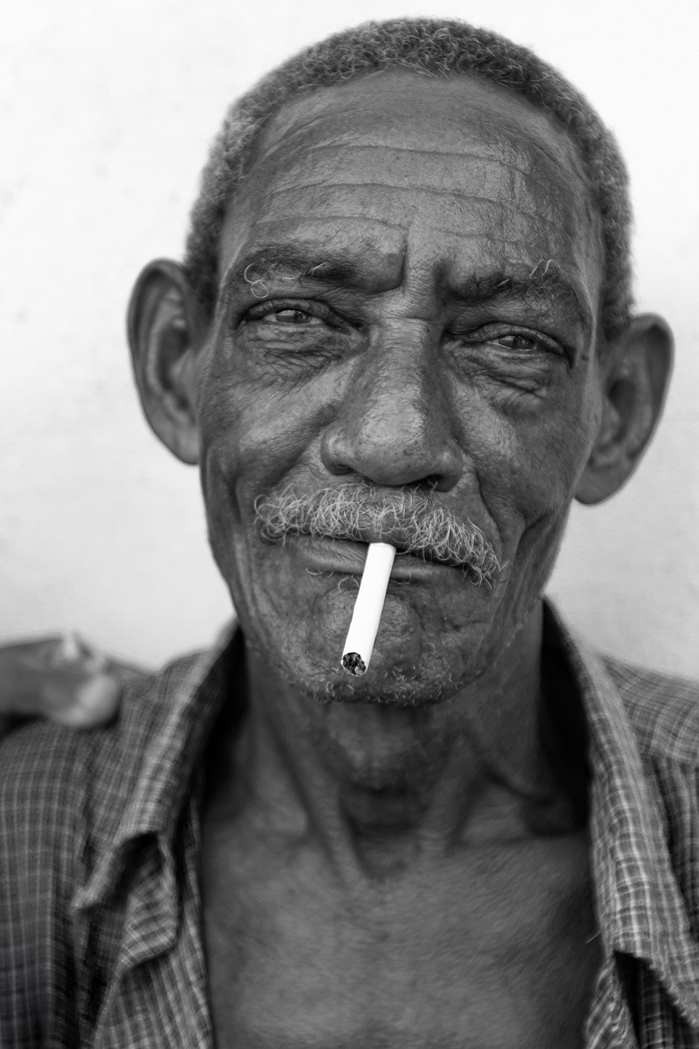 WS 16 ••BW •C Man with cigarette Cuba 20914_MG_0659 copy.jpg