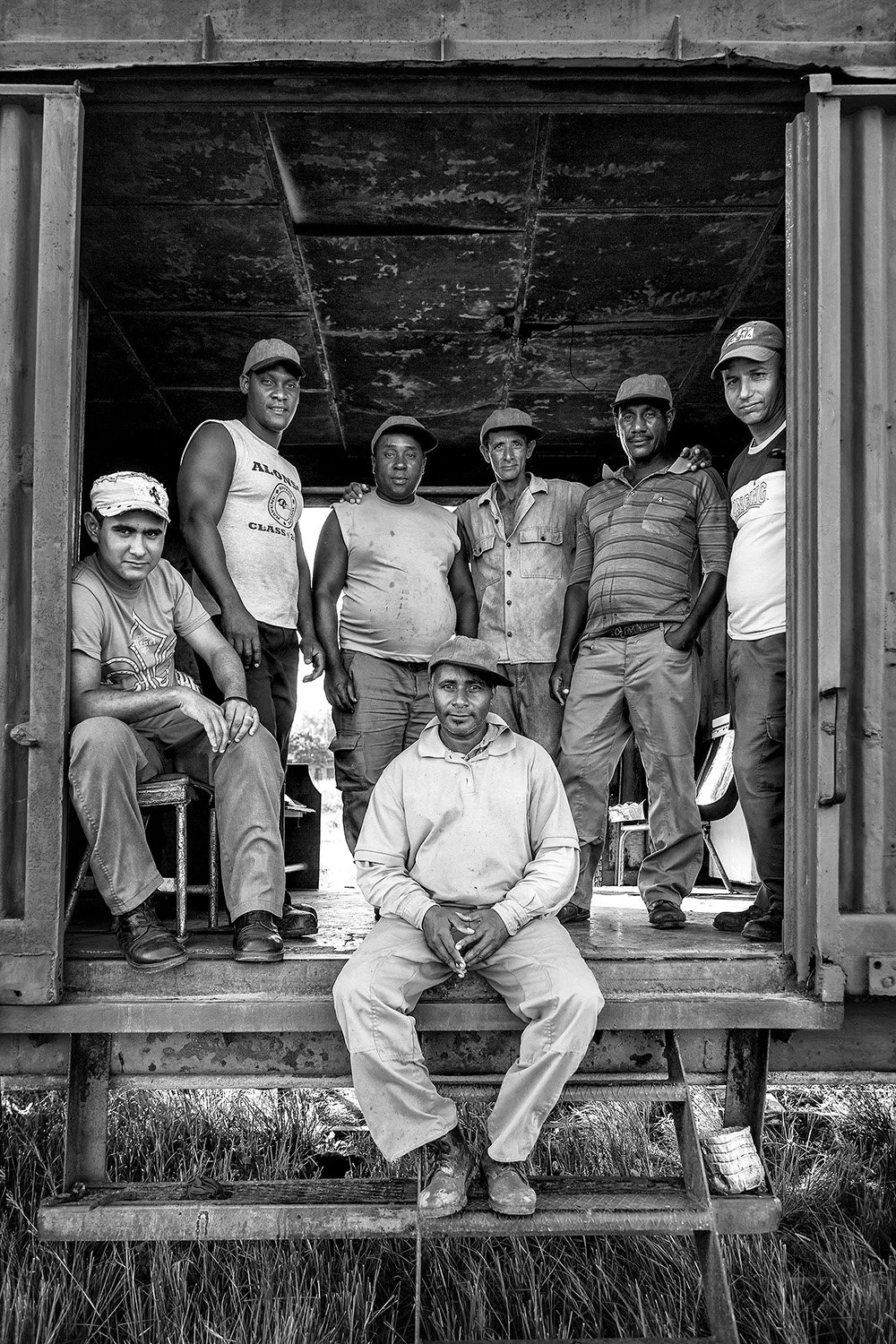 Train crew repairmen
Hershey, Cuba 2012
Archival pigment print
Available in limited editions