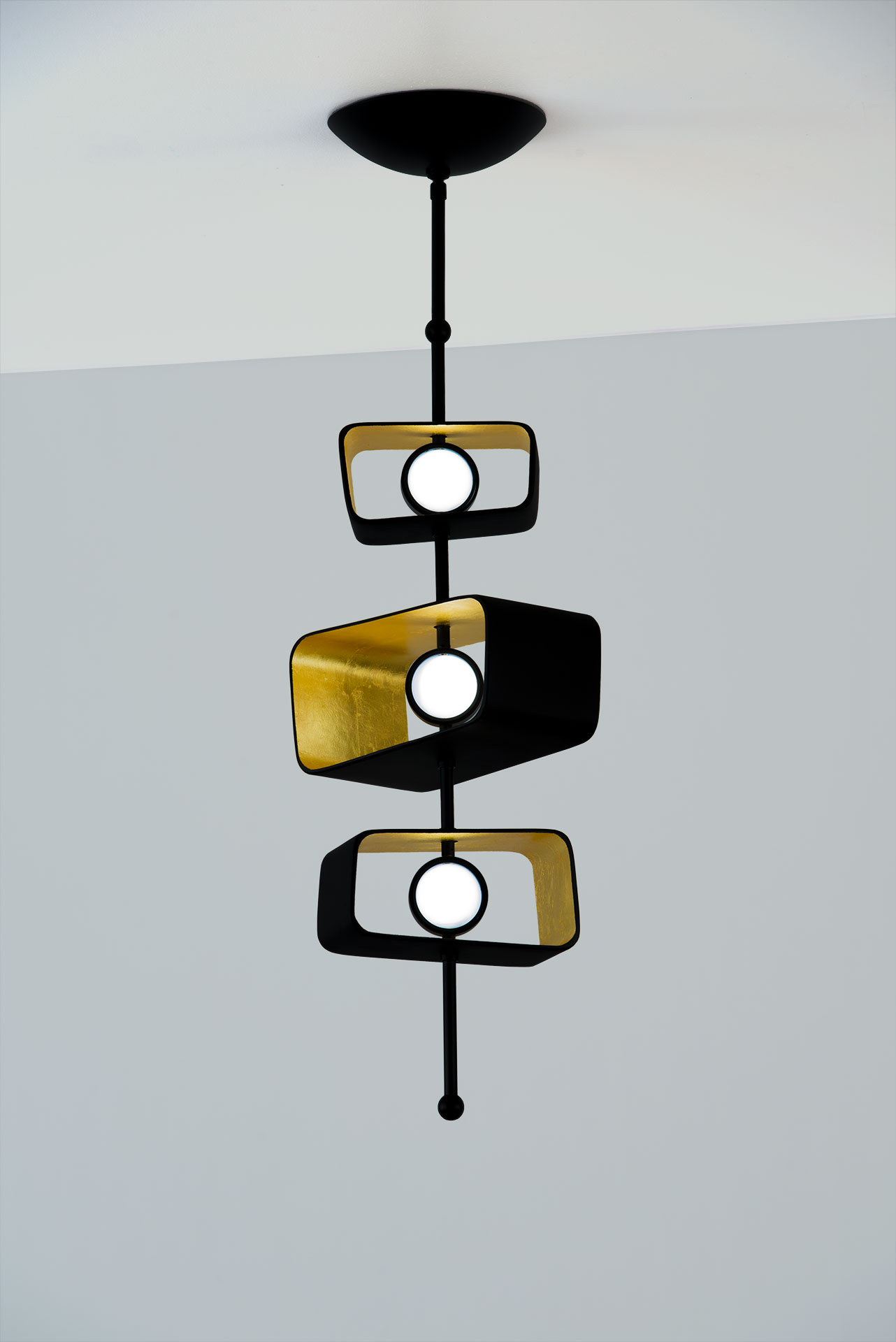 TOTEM-3-pendant-BOYD_blkgld-w.jpg