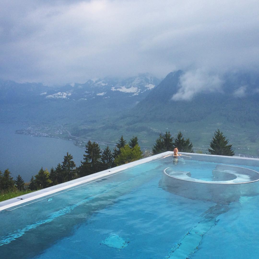 The pool was just OK. π#jennandjohnsbieradventure