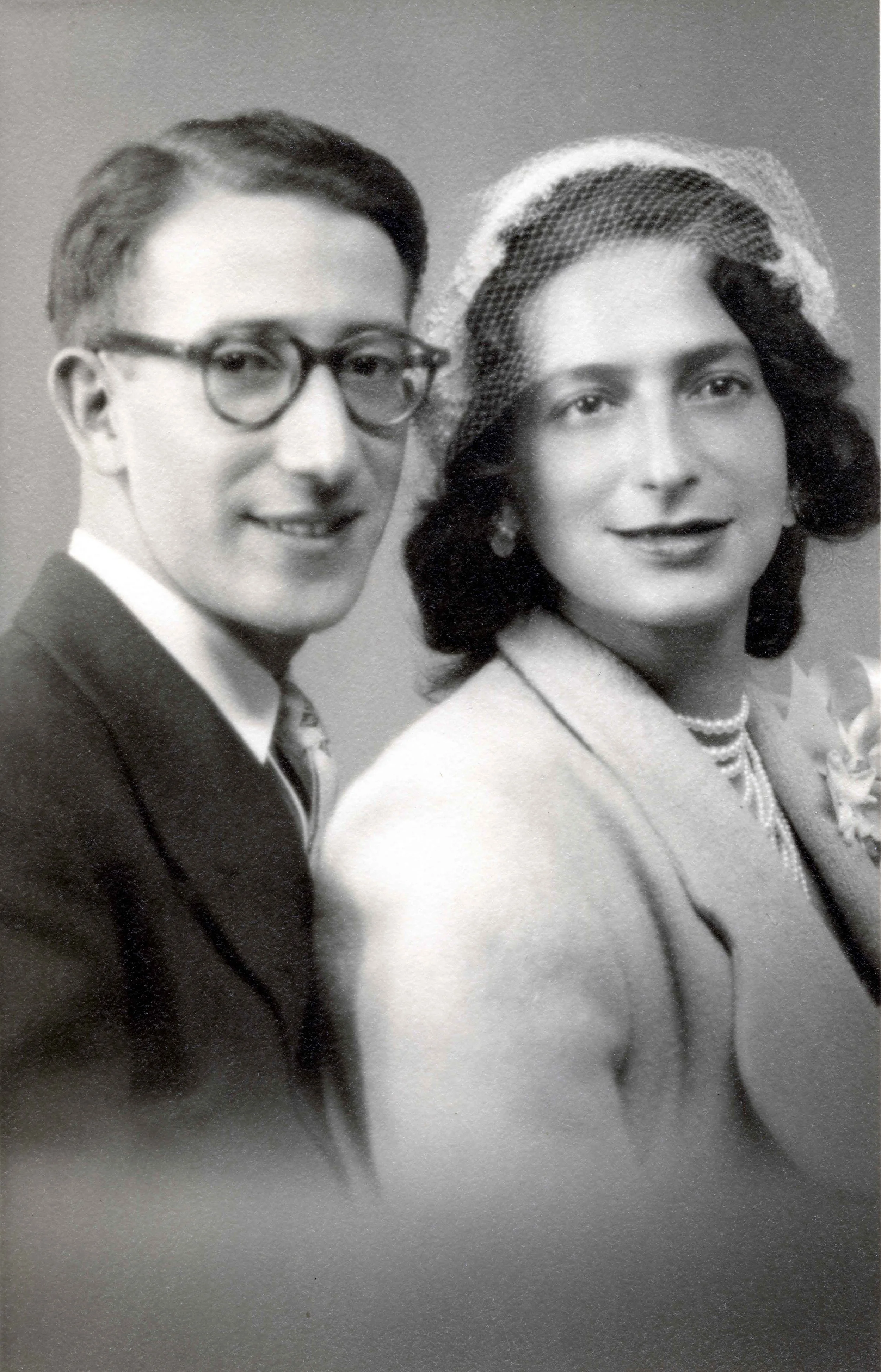 Hana & Ralph on their wedding day / October 1952