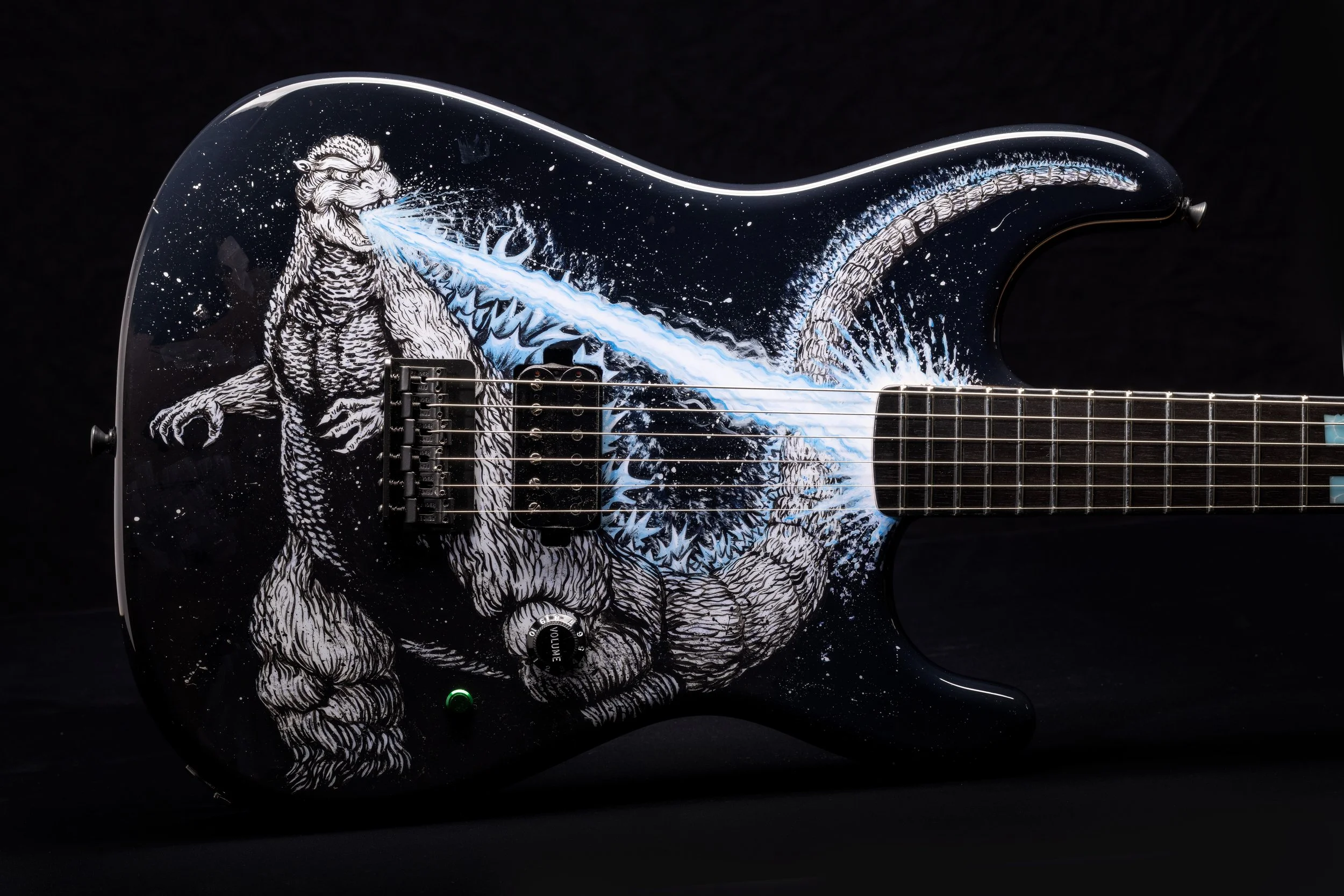 04_A+Photo_Limited Edition Masterbuilt Godzilla Stratocaster_9.jpg