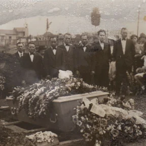 card11funeral4web.jpg