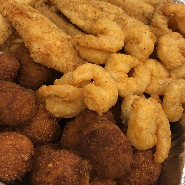 Dinner plans? #crispycatch #reelfood #seafood #louisiana #crispy #catifish #shrimp