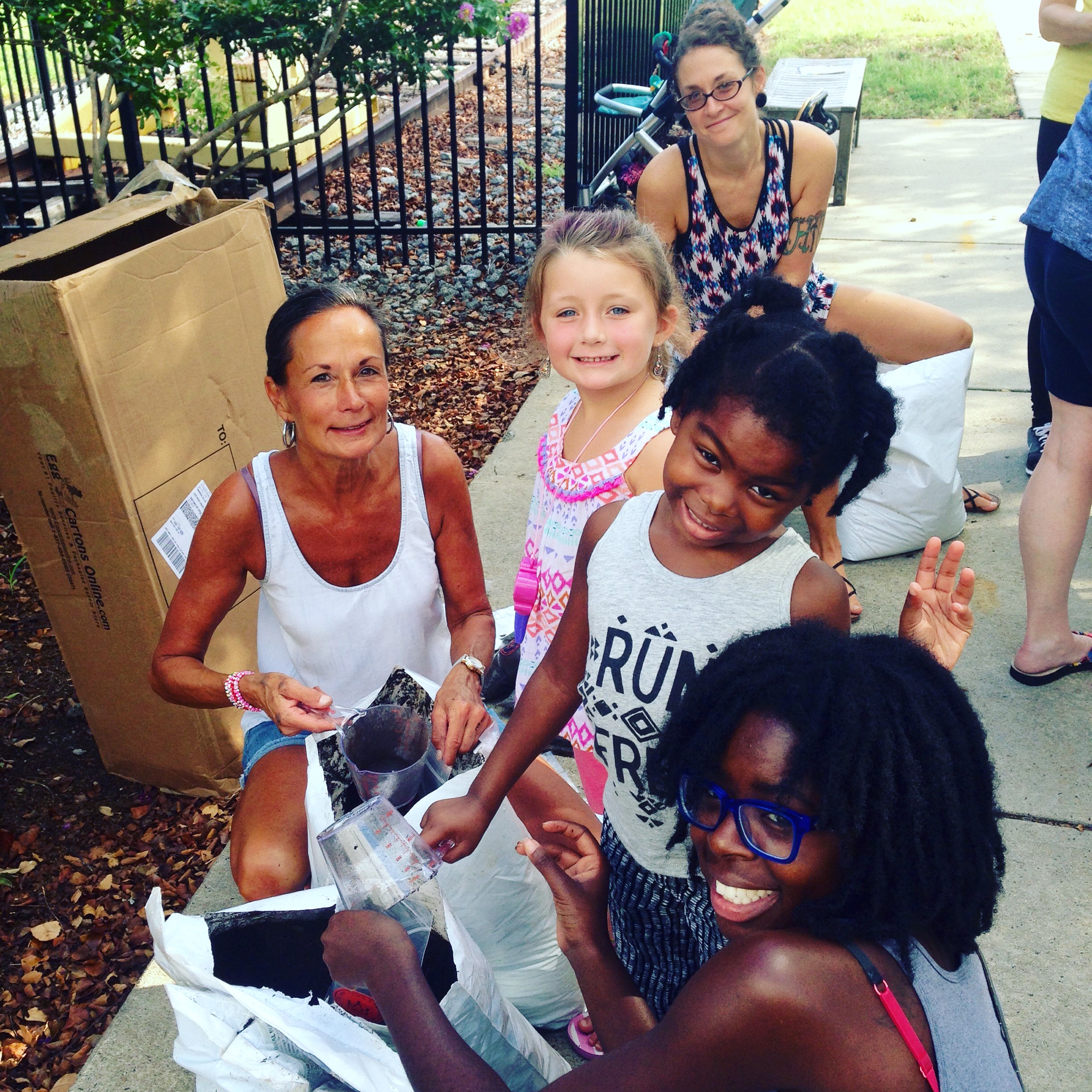 Dee Dee and Desi helping Lisa, Cas and Rosie at Pop Up Produce's Packaging of our Fresh Start Kits event.