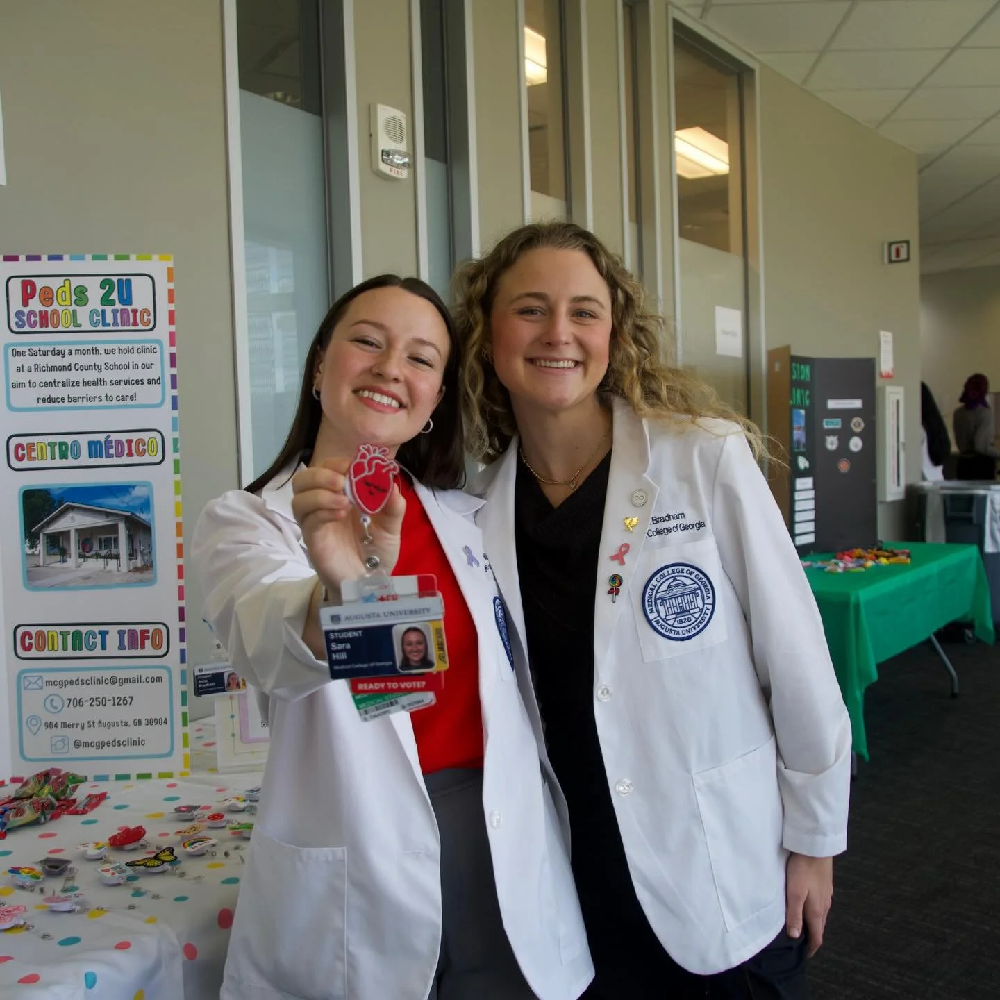 We had so much fun at the Pediatric Clinic table during Visit Day! It was great sharing more about our clinic and getting to meet so many of the incoming M1s. We loved connecting with everyone who stopped by!🍭💙