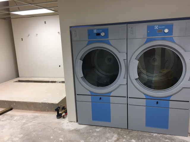 Nice tight enclosure for the T5675 dryers. You can also see a well done pad with trough drain on the left.