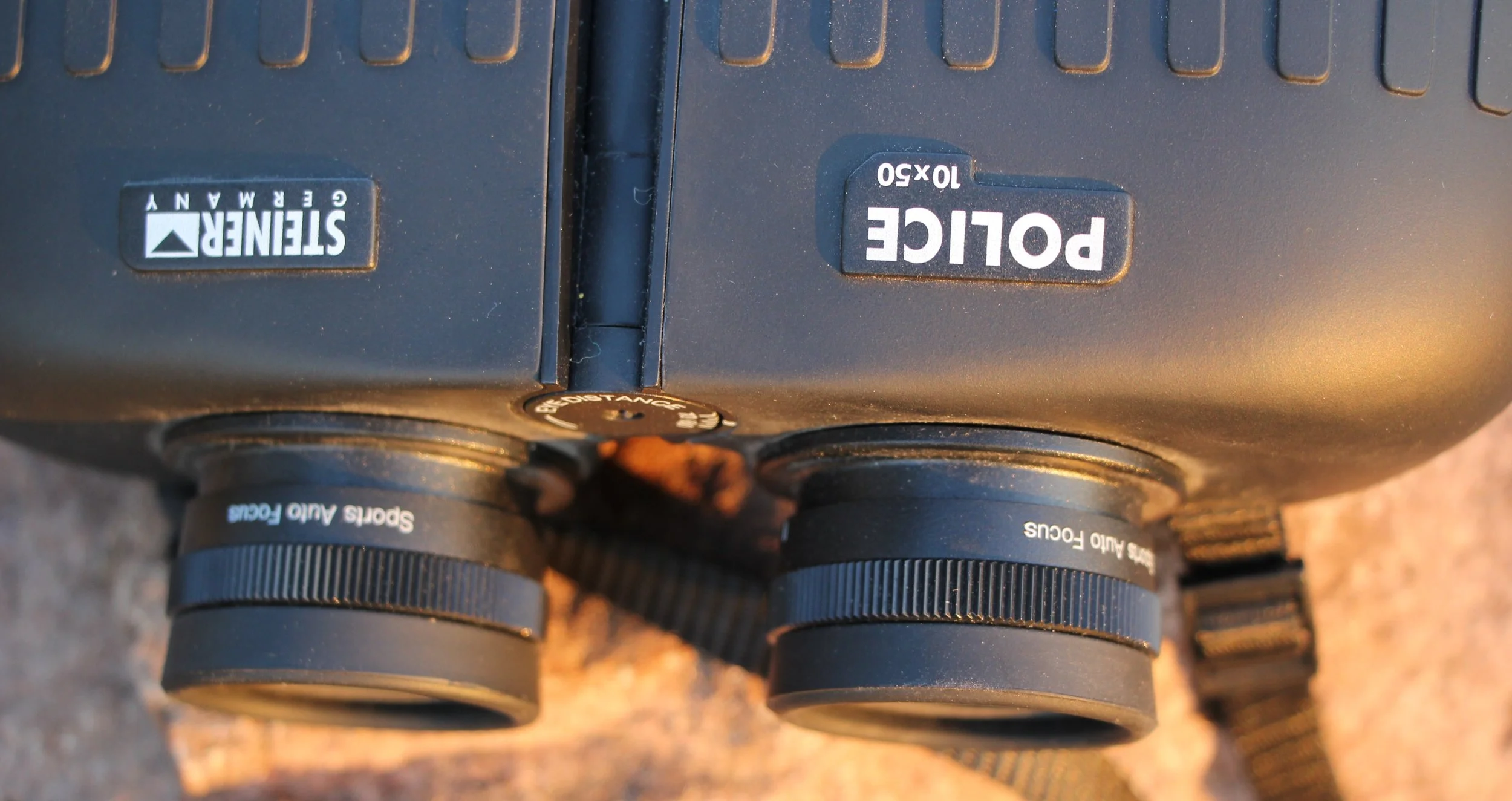 Notice the individually-adjustable "Sport Auto Focus" eyepieces.