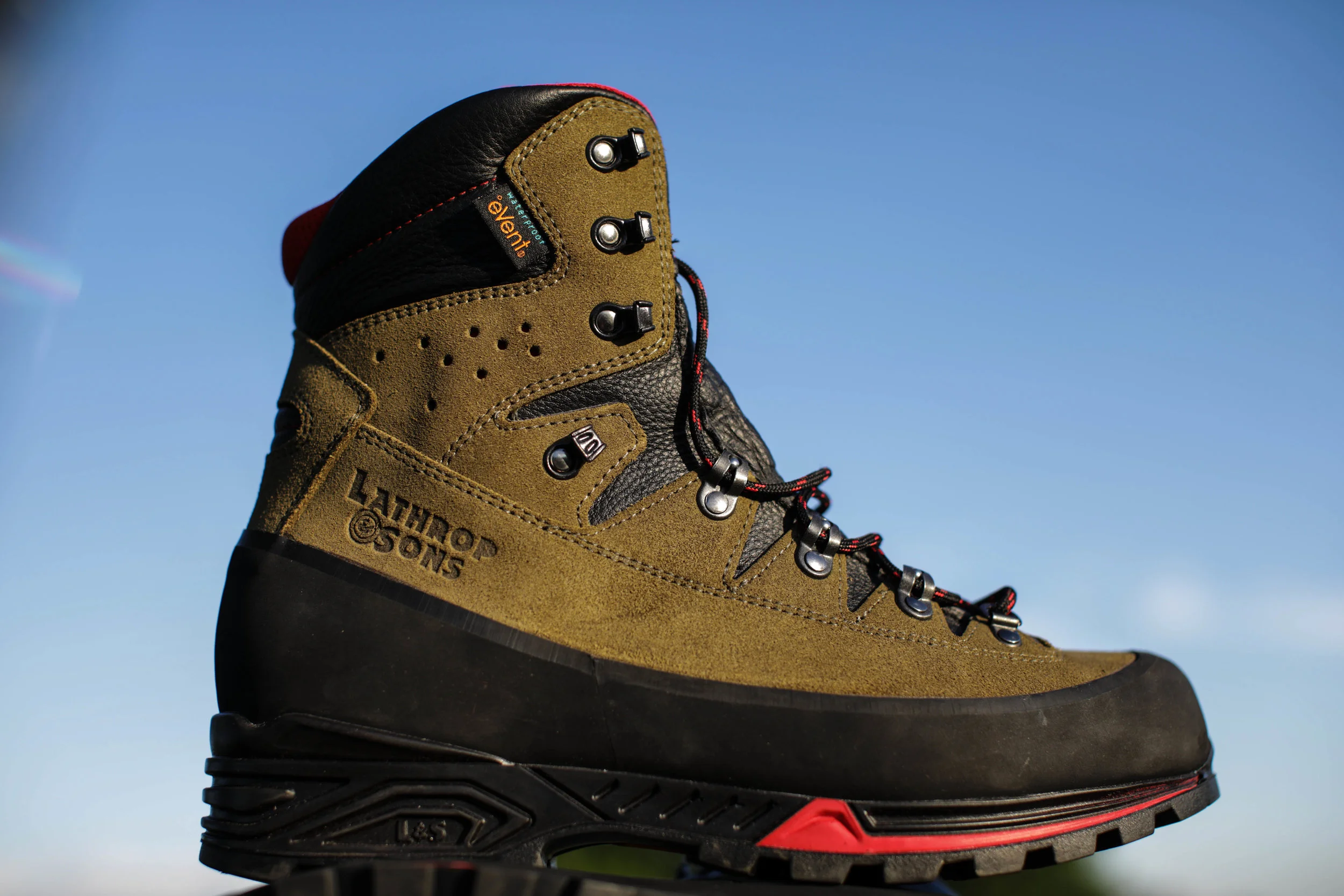 The Mountain Hunter series boots are hand-made in Italy.
