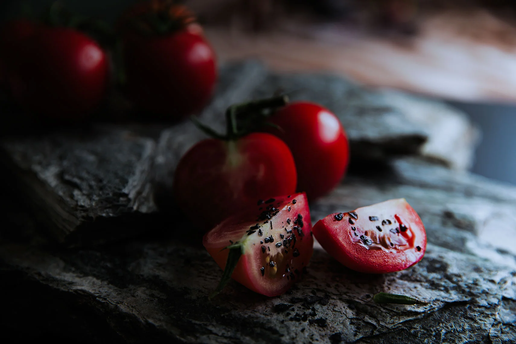 A TOAST 04 #truss #vineripened #tomatoes #slices #stone #slates #black #sea #salt