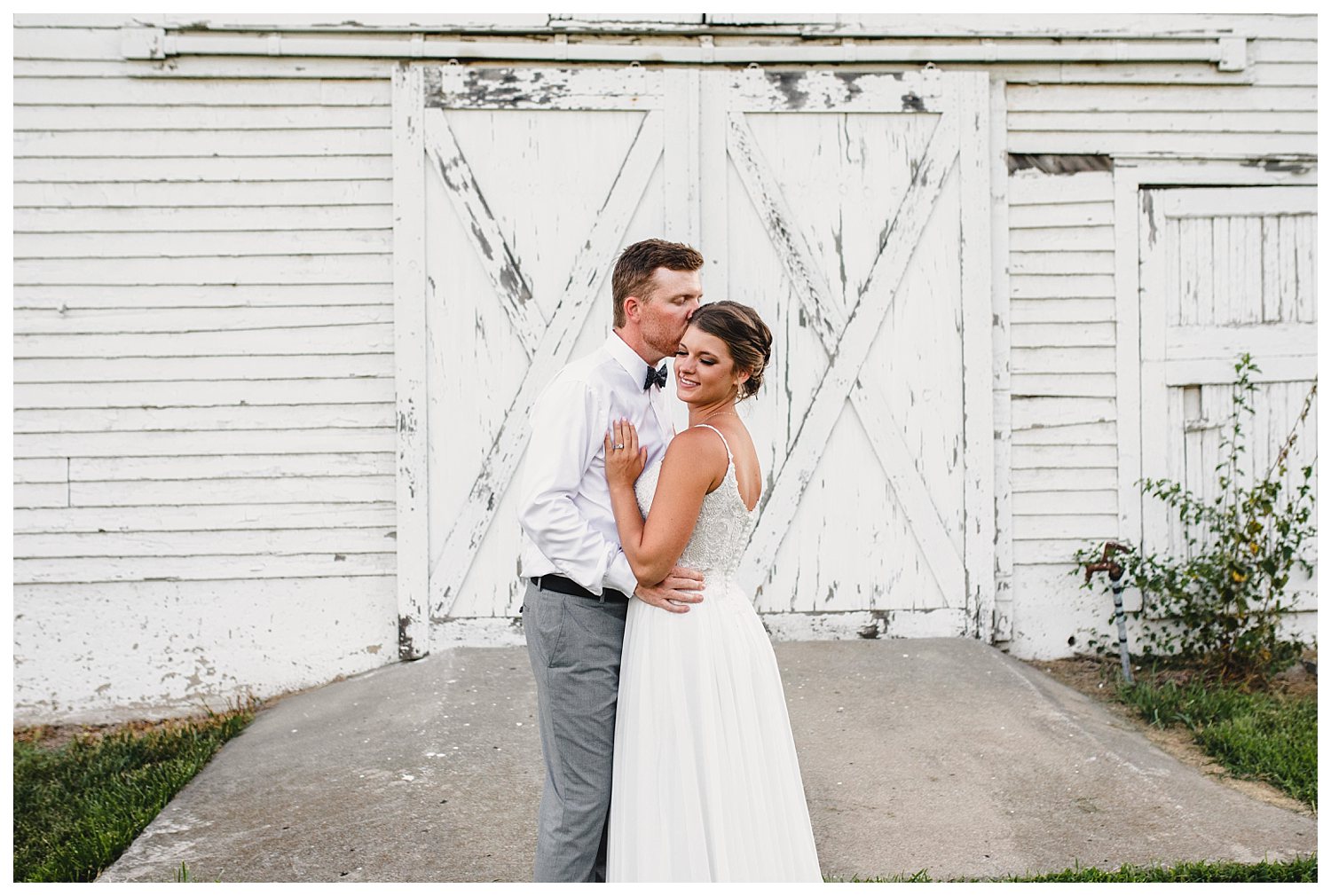 Kelsey_Diane_Photography_Kansas_City_Engagement_Wedding_Photographer_Midwest_Traveling_Missouri_Lee_Andrew_Hall_And_Garden_Blue_Springs_Wedding_Clayton_Kimberly_Summer_Wedding_0864.jpg