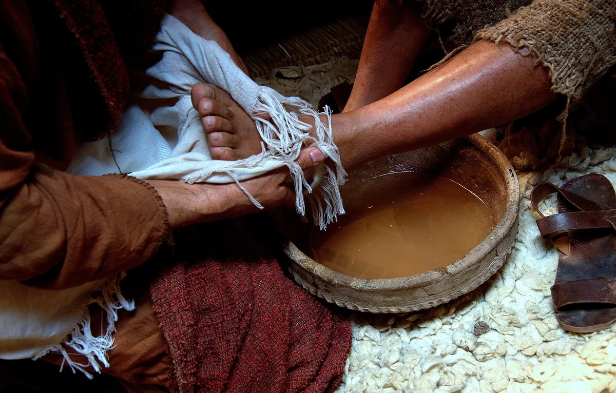 lightstock-washing_feet.jpg