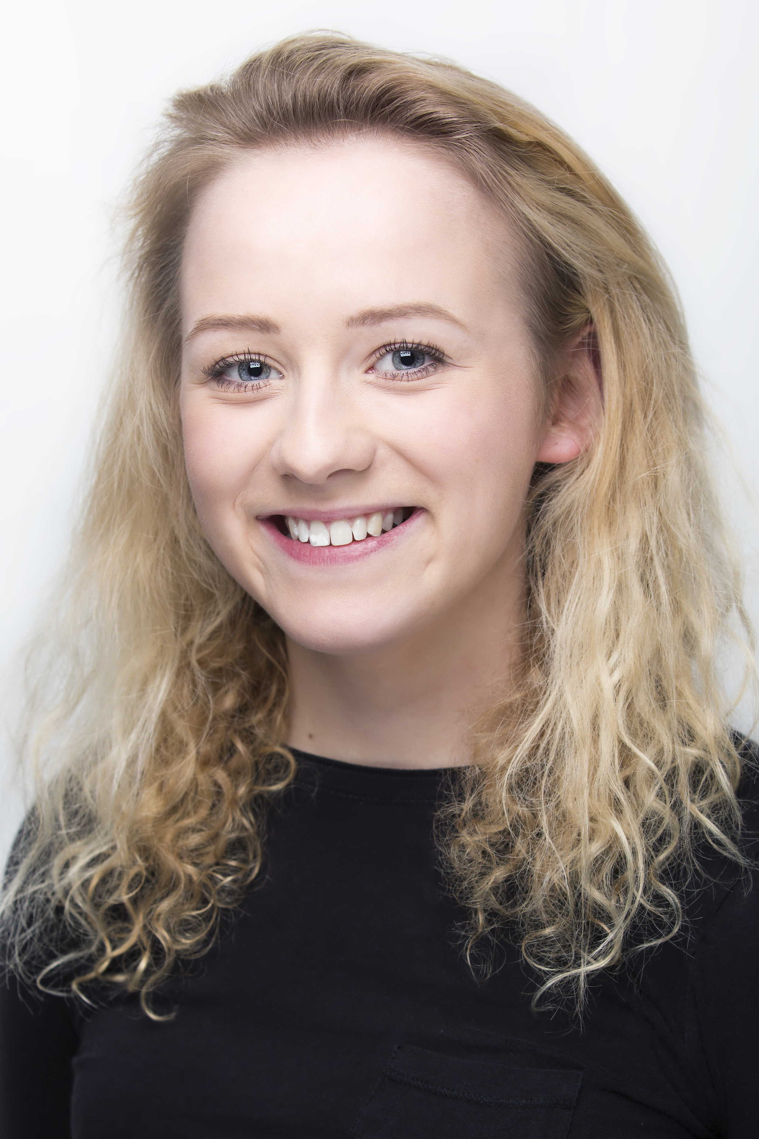 Holly's Performing Art Headshot