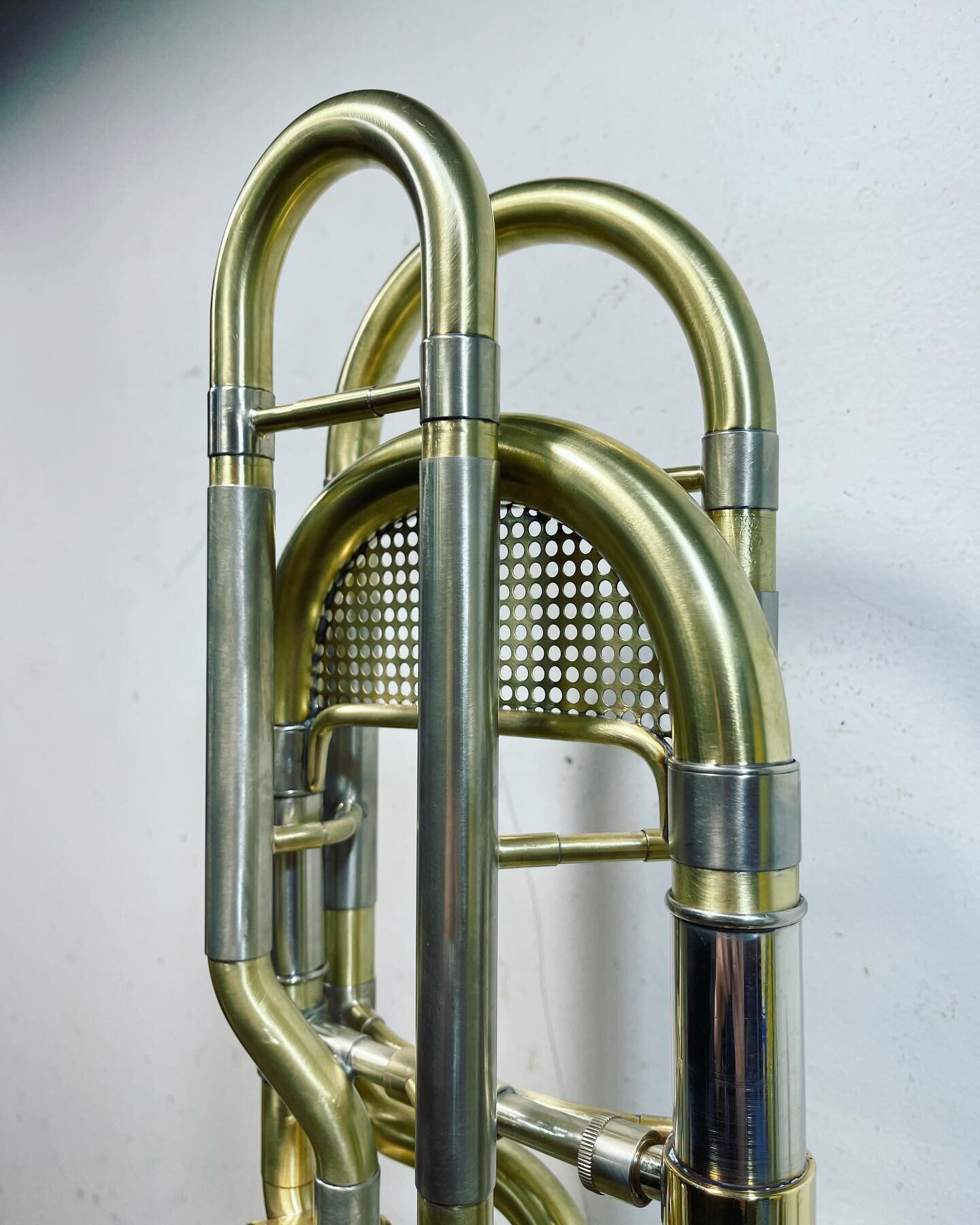 This is a bass trombone I put together recently for Jason Stein. Mostly Bach parts with new wrap and rotors plus lots more. 

#SweeneyBrass
#basstrombone 
#quality
#shopcat
#custom
#patina
#trombone 
#basstrombone 
#doneright 
#modification
#rebuild
