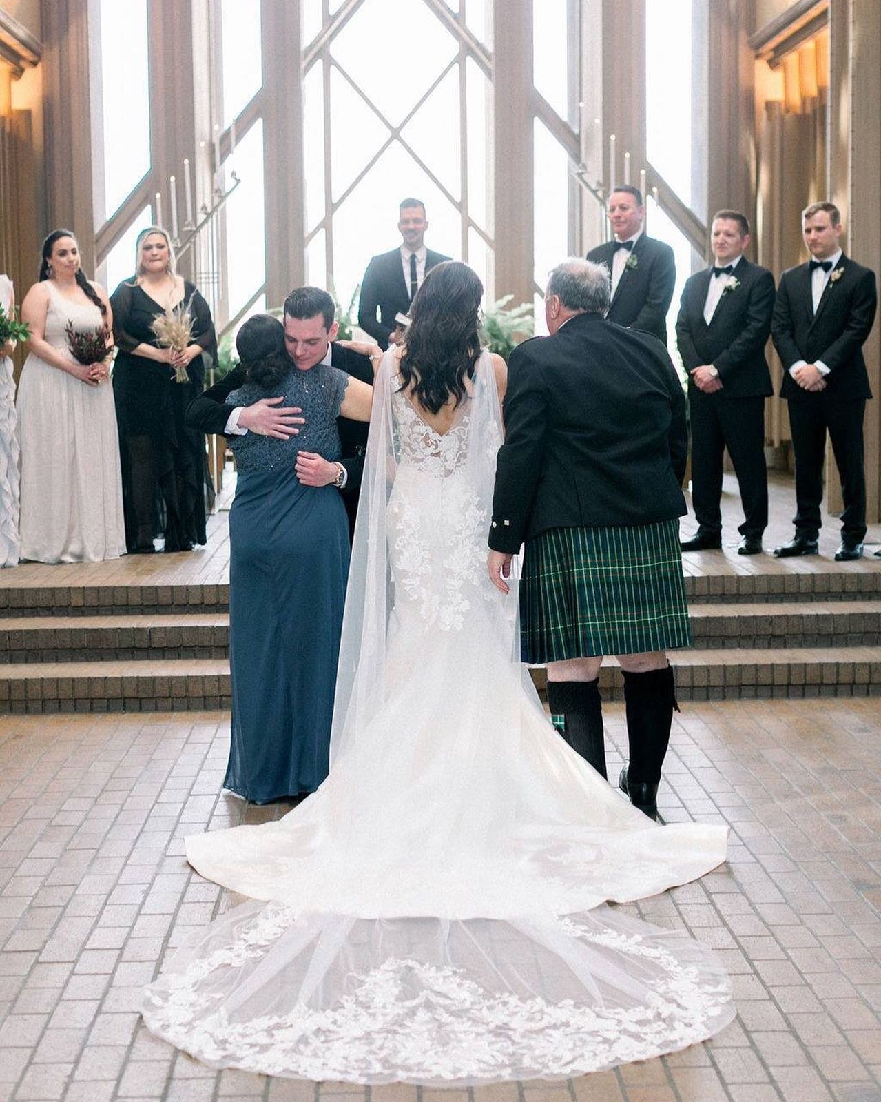 There are no words to describe the heartfelt emotions throughout this wedding ceremony. Nara + Travis are a dreamy couple and their big day was what dreams are made of!

officiant: Mathew DeBlanc
venue: @martyleonardchapel 
photo: @charlastorey 
flor
