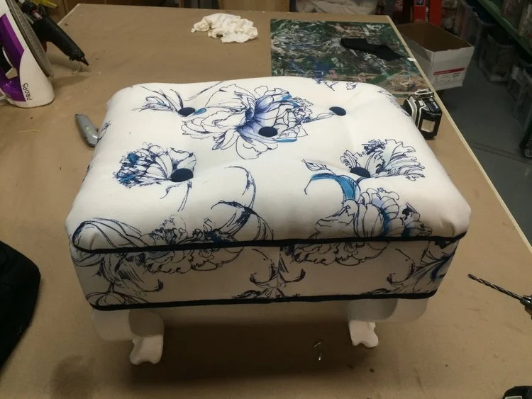 Ottoman with cabriole legs