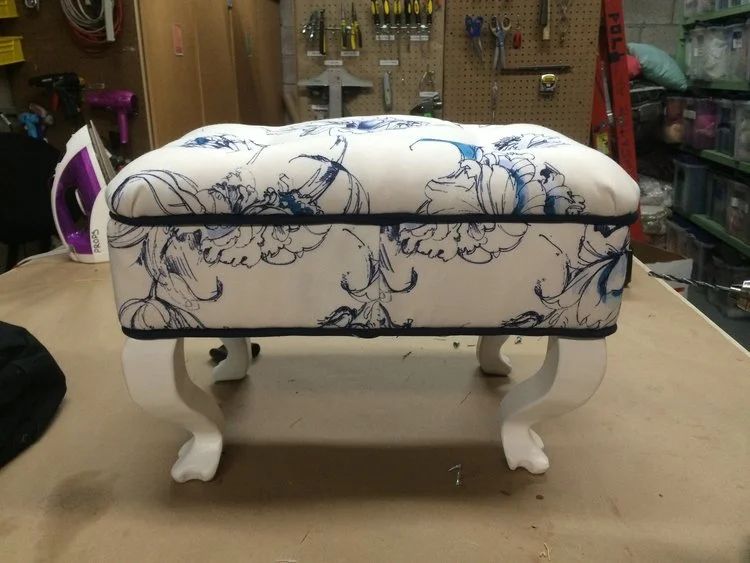 Ottoman with cabriole legs