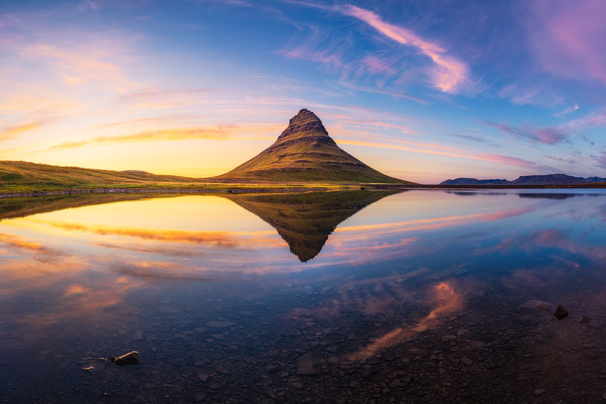 Kirkja Mirror
