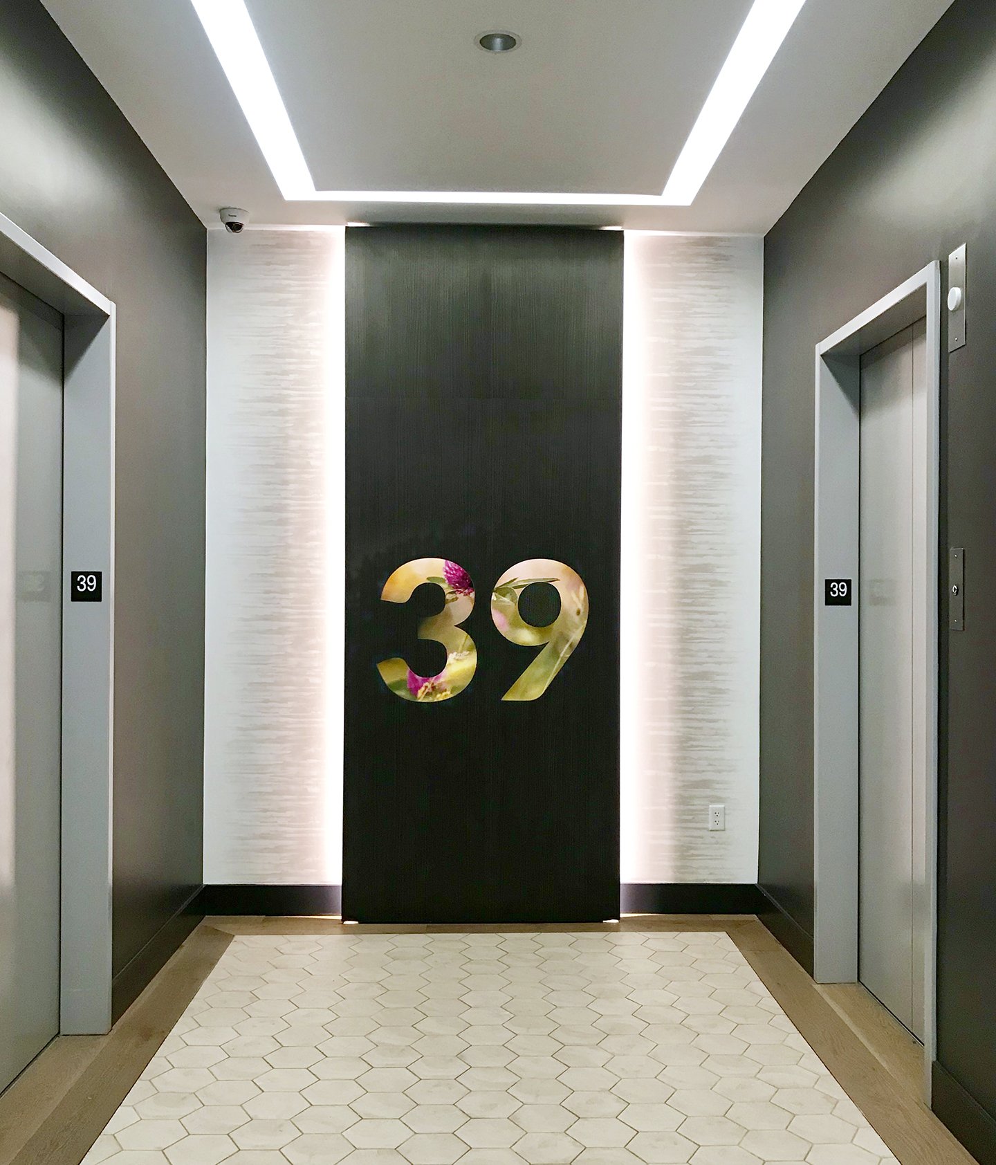 Icon Midtown floor number artwork