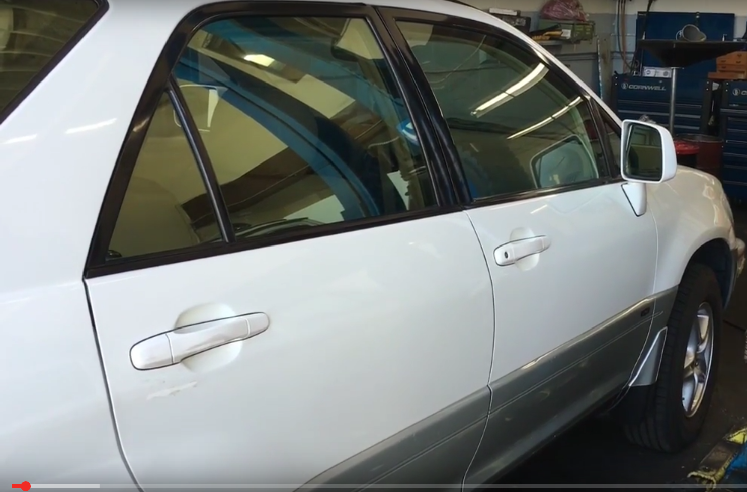 How to Replace the Cabin Filter on a 2002 Lexus RX300