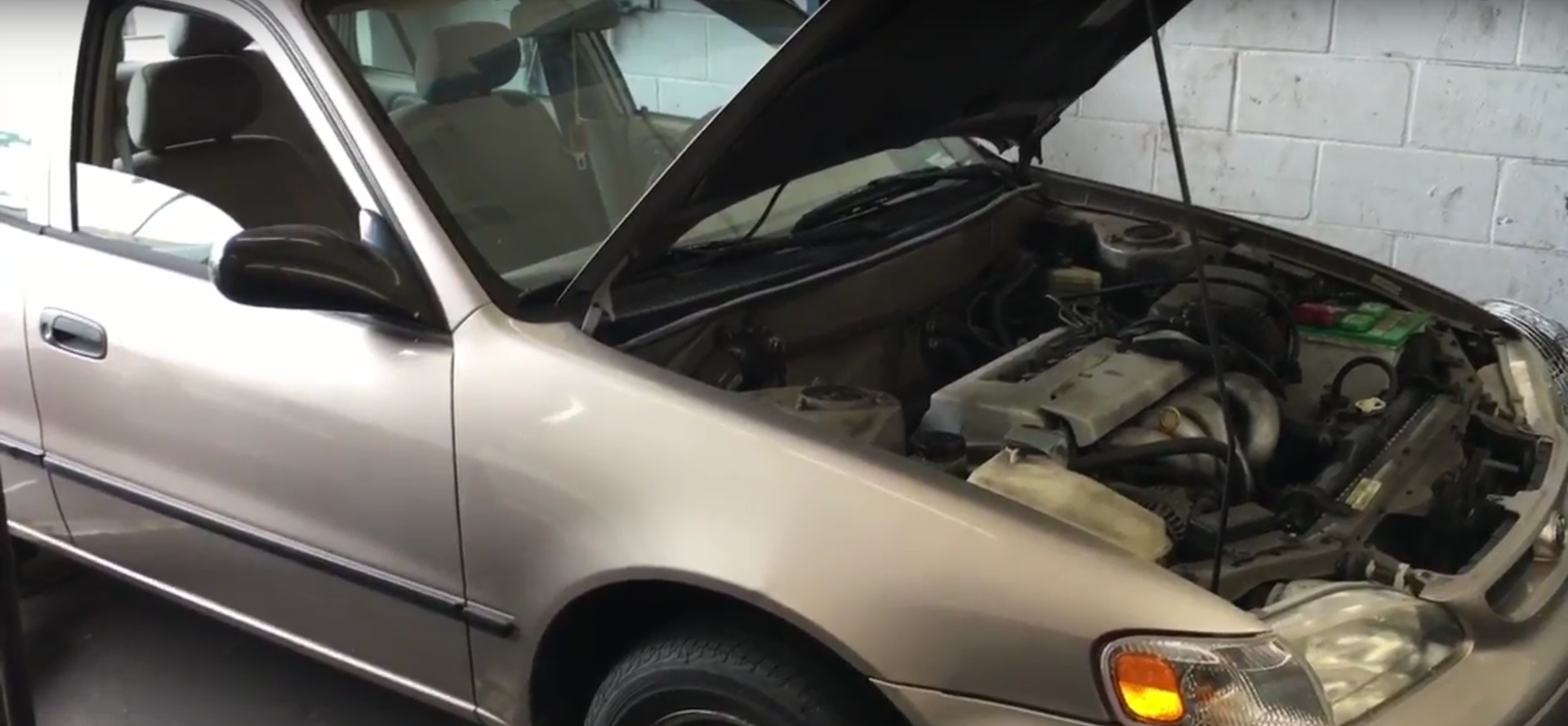 How to Replace the Front Struts and Bearing Plates on a 1998 Toyota Corolla