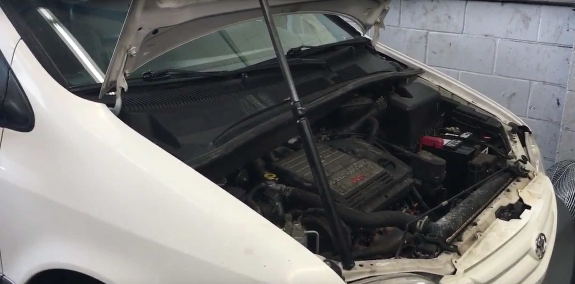 How to Replace the Radiator on a 2001 Toyota Sienna
