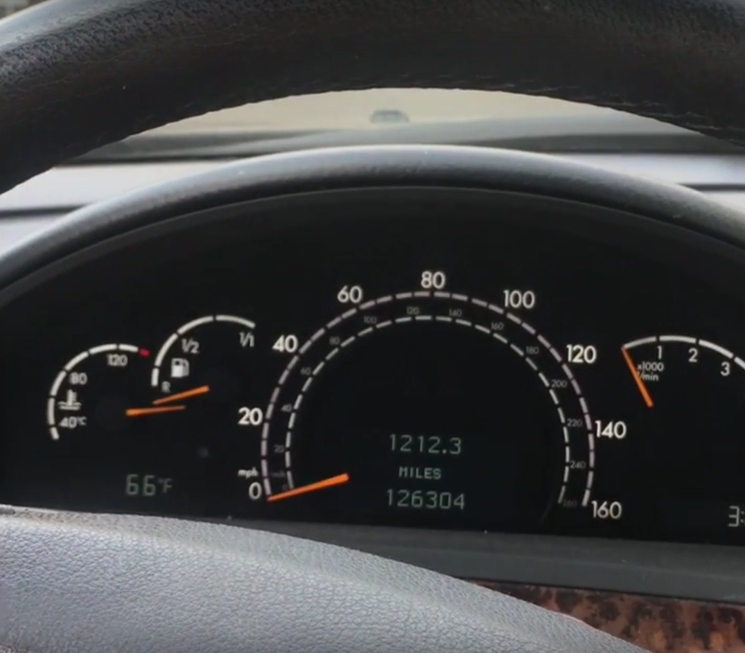 How to Reset the Service Light on a 2002 Mercedes S500