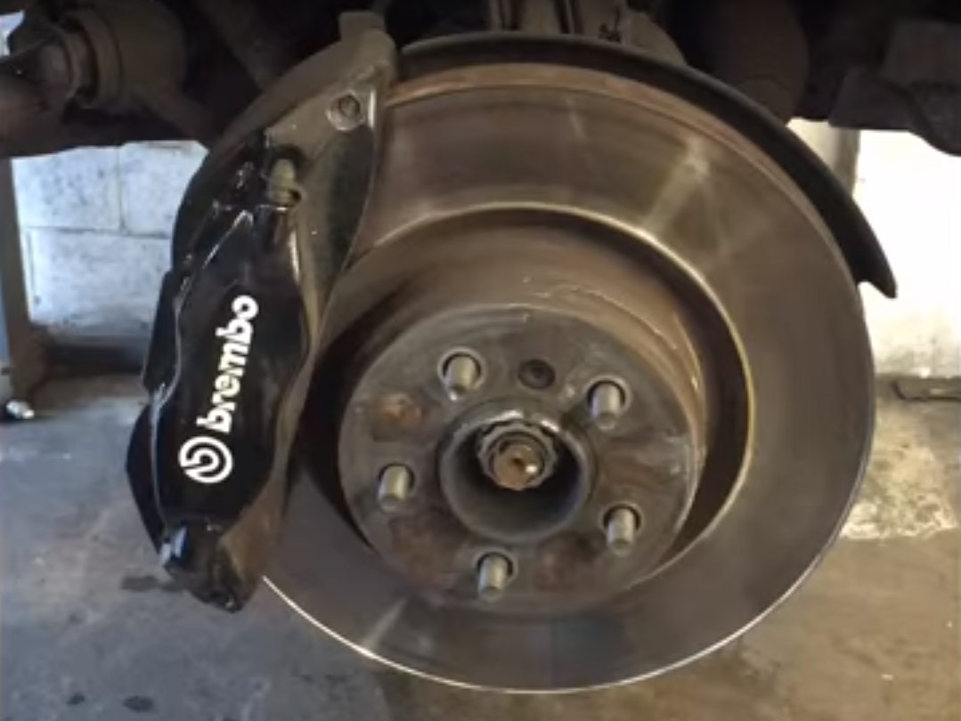 How to Replace Front Brake Pads and Rotors on a 2005 Range Rover
