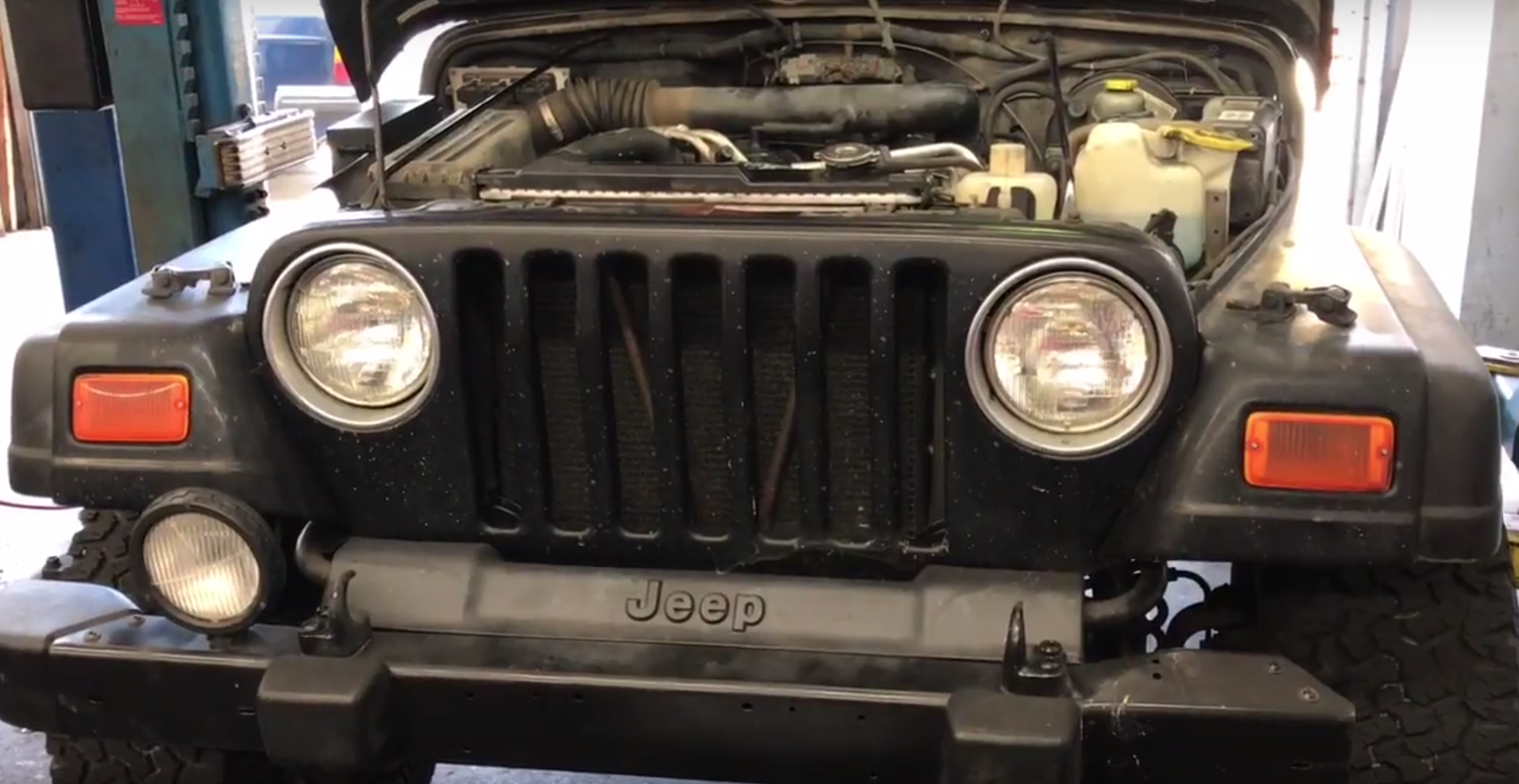 How to Replace the Power Steering Gear Box on a 1998-2007 Jeep Wrangler —  How to Automotive