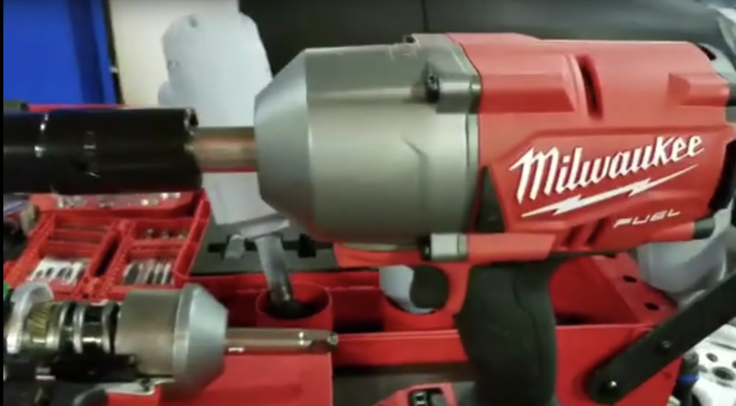 Milwaukee Tools Extended Anvil Impact for Tire Services